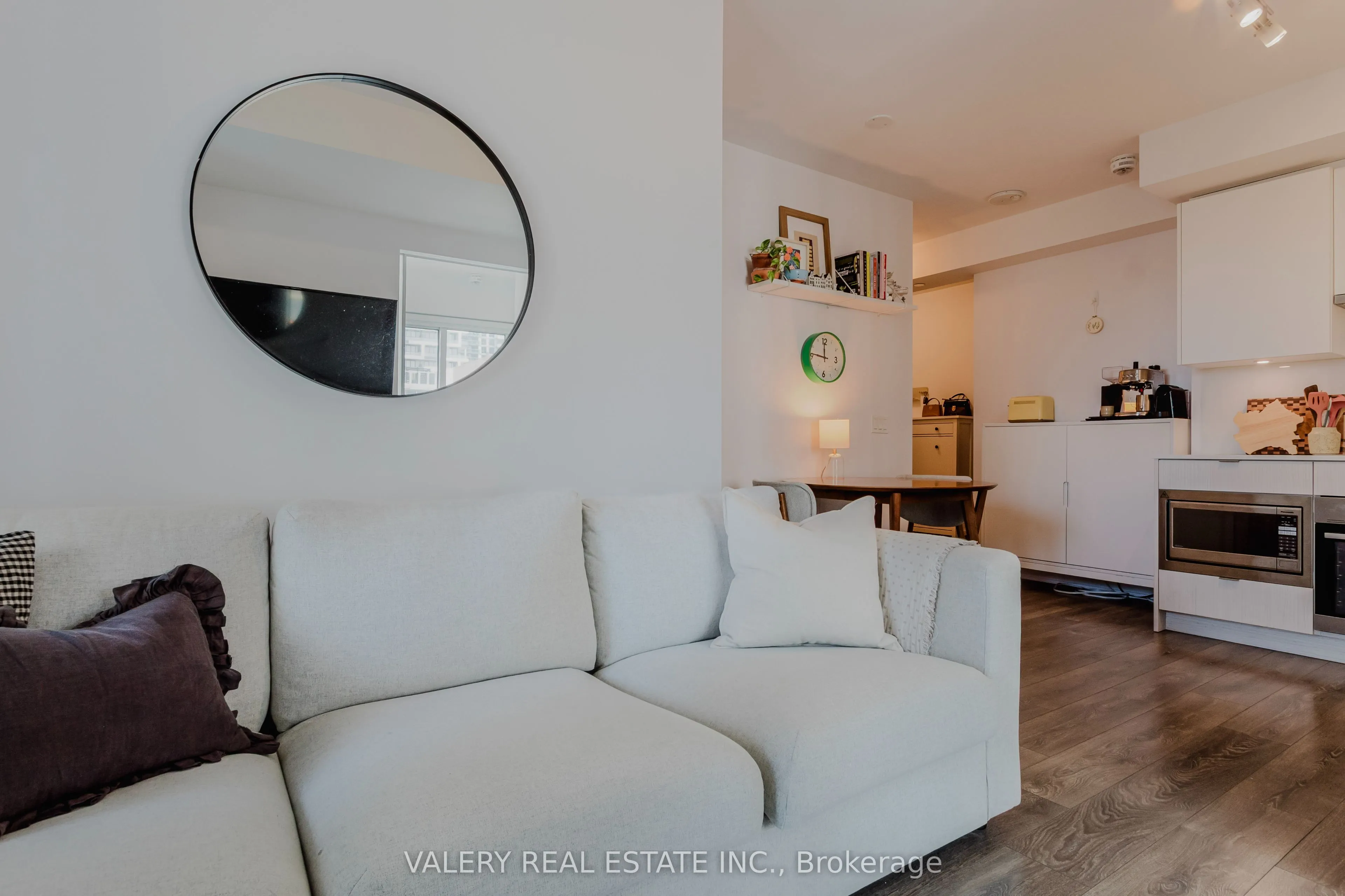 195 Redpath Avenue, #712