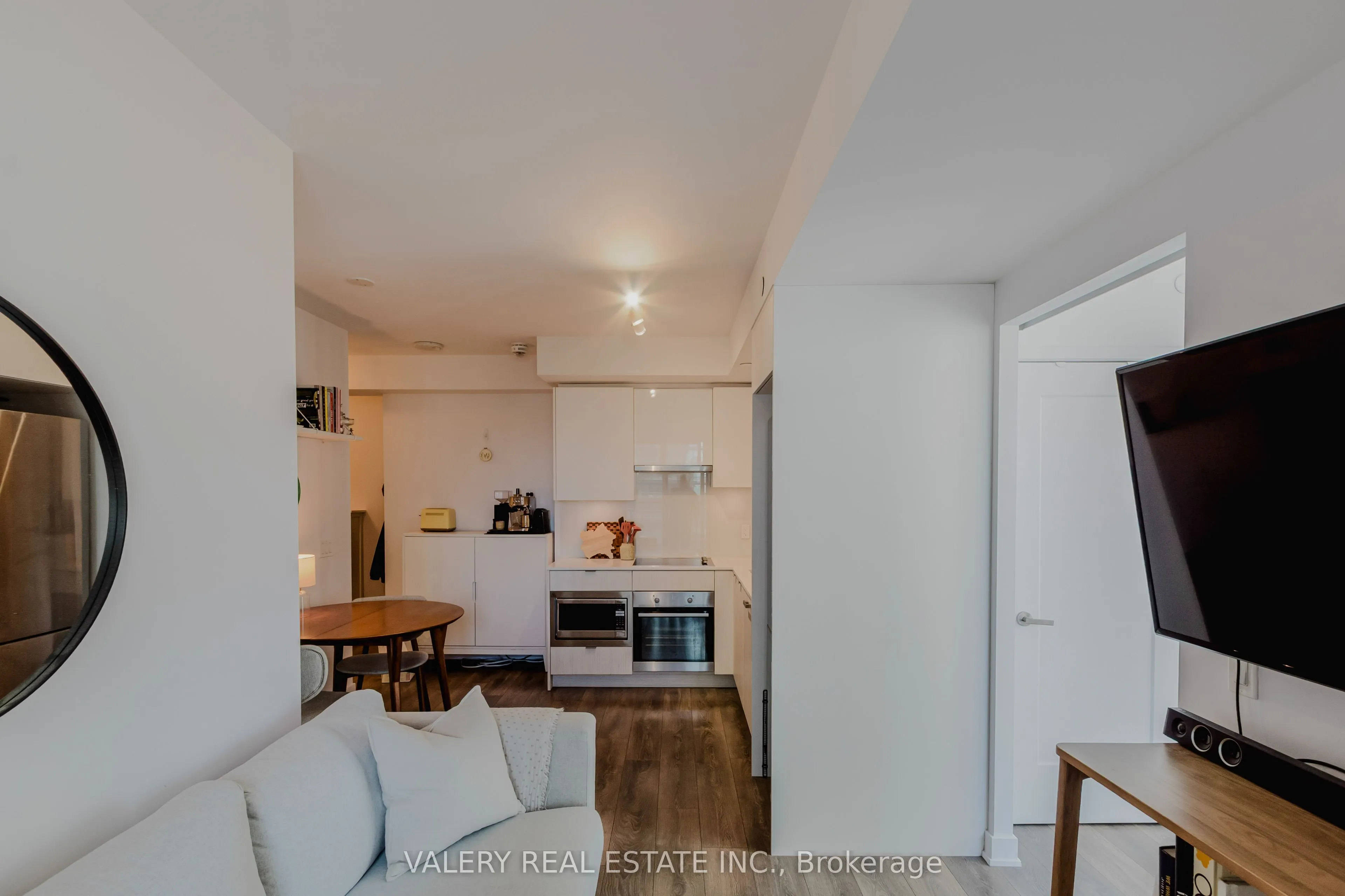 195 Redpath Avenue, #712