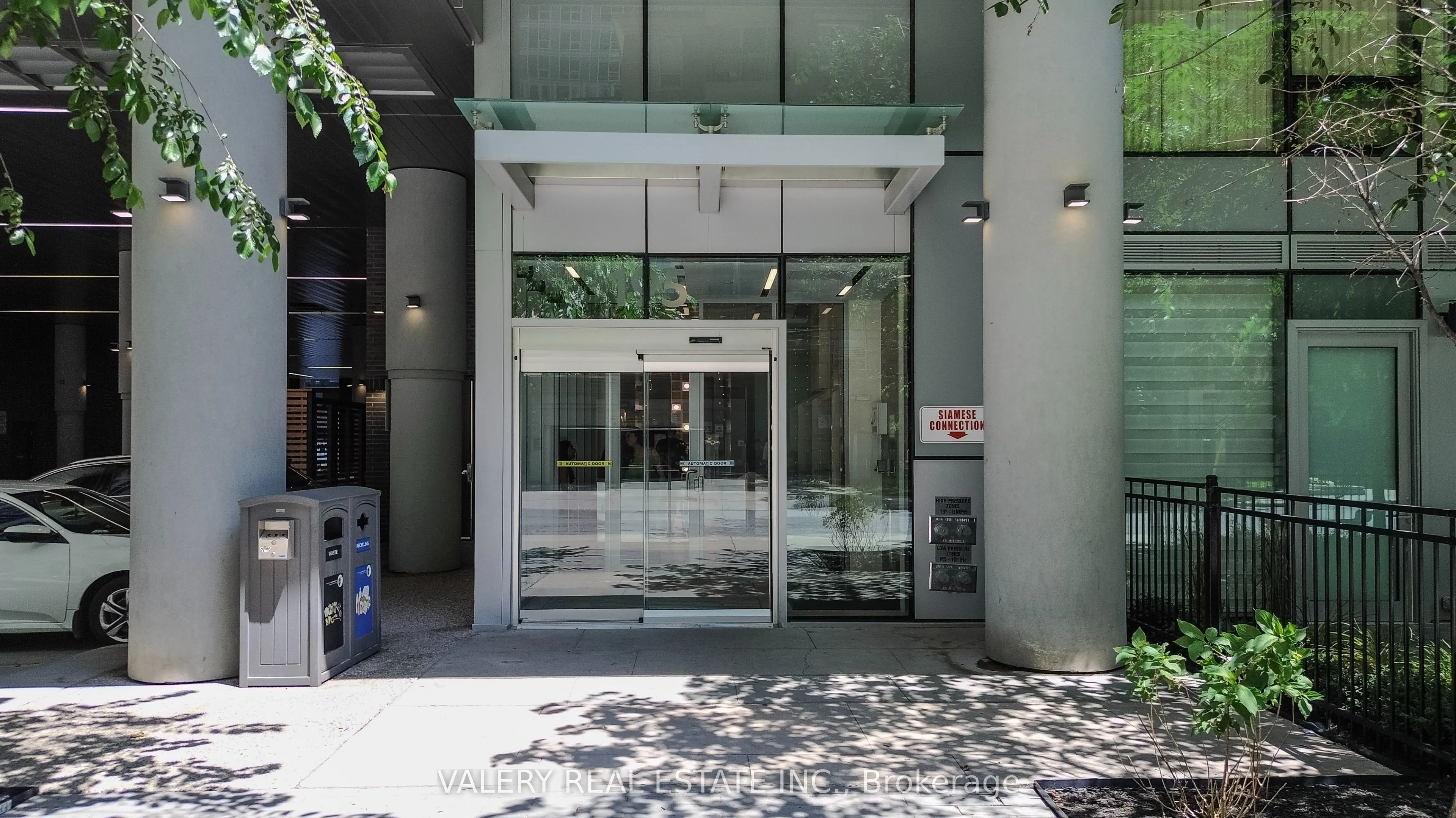 195 Redpath Avenue, #712
