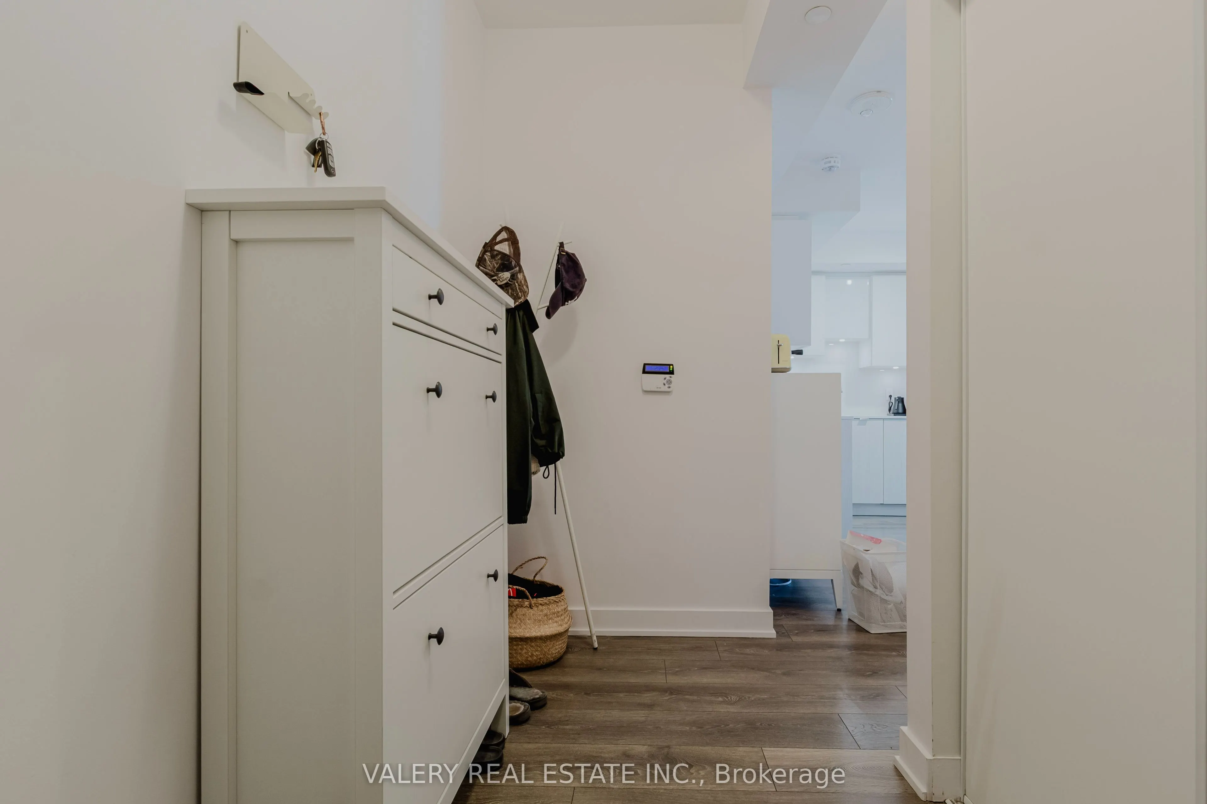 195 Redpath Avenue, #712