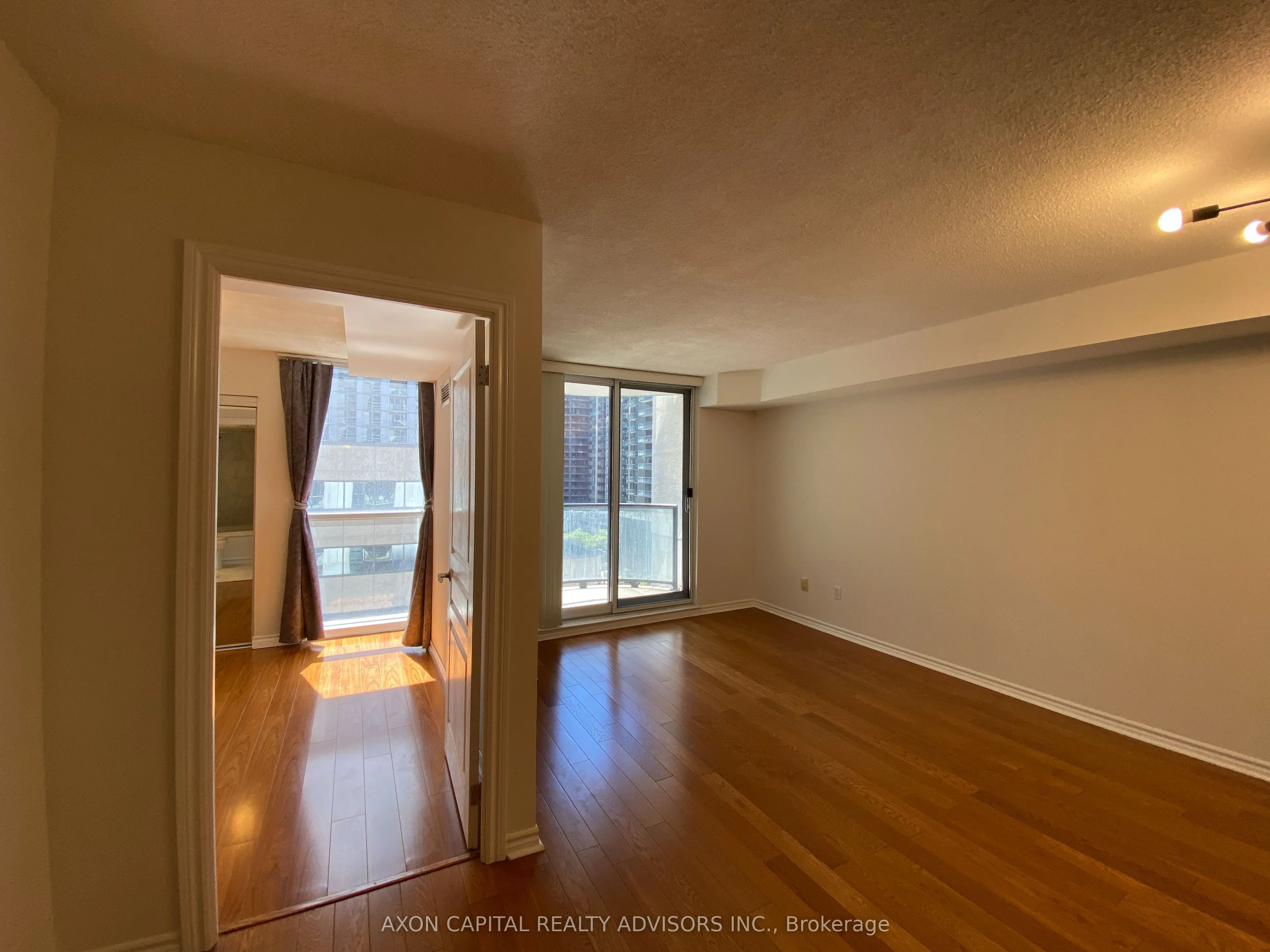 801 Bay Street, #902