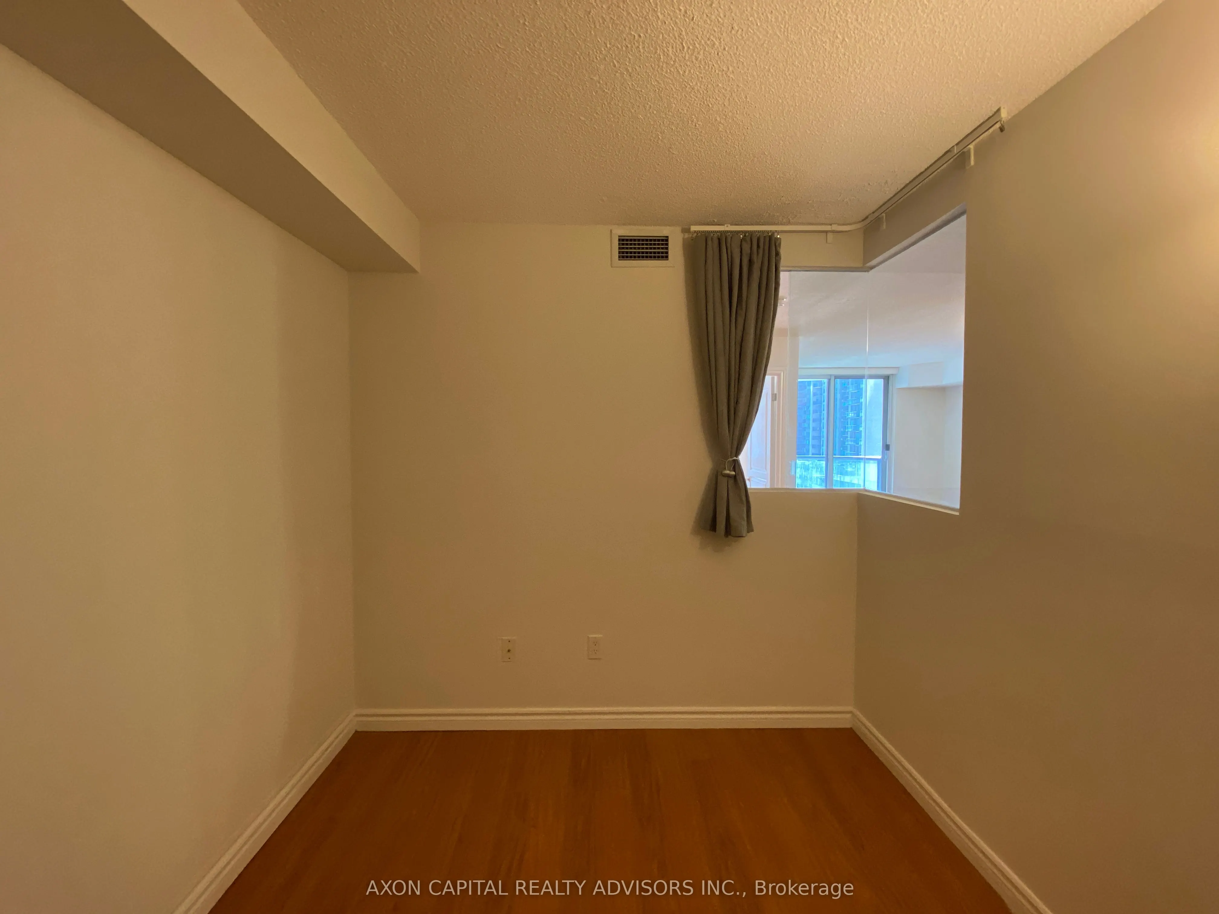 801 Bay Street, #902