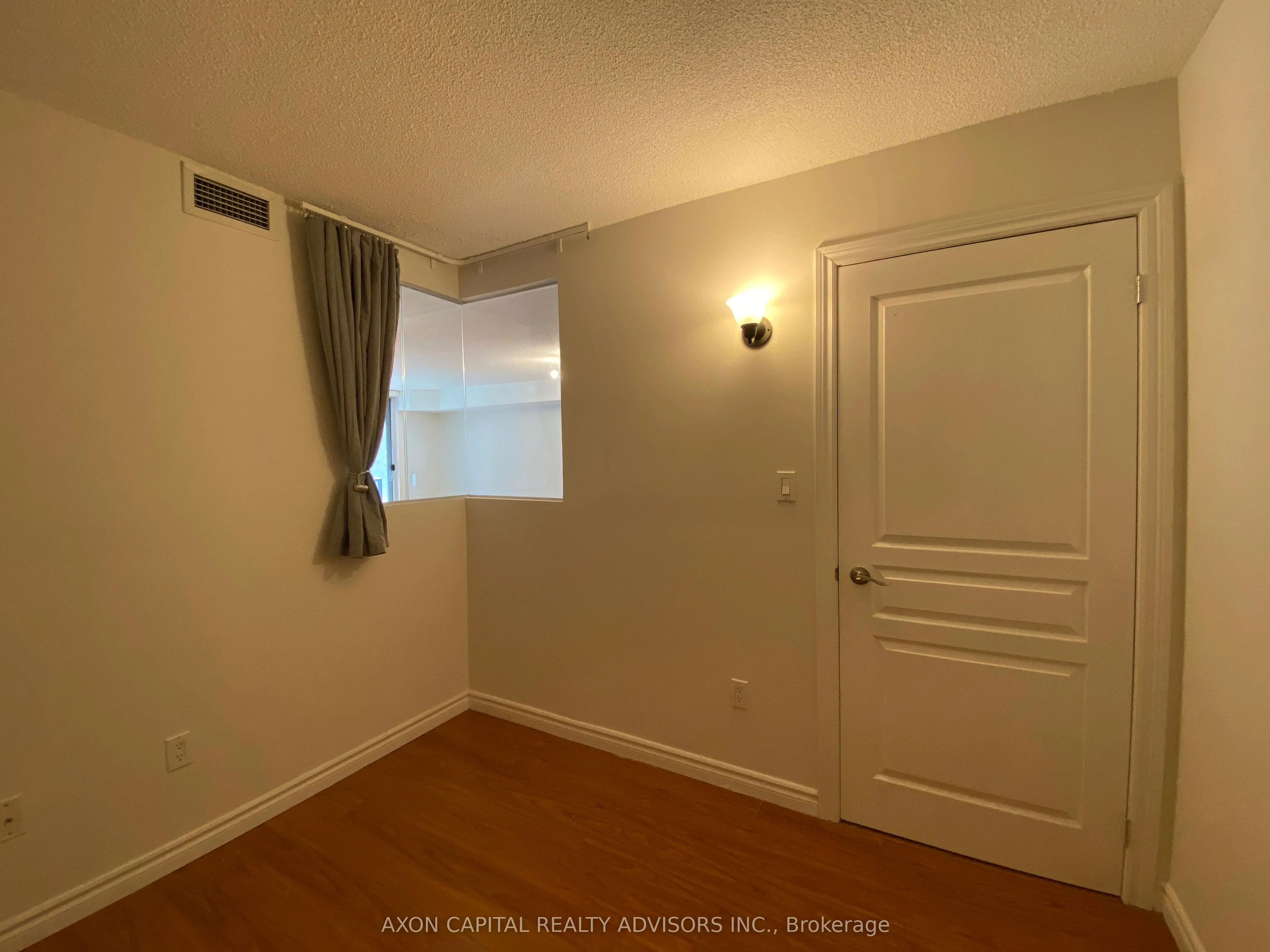 801 Bay Street, #902