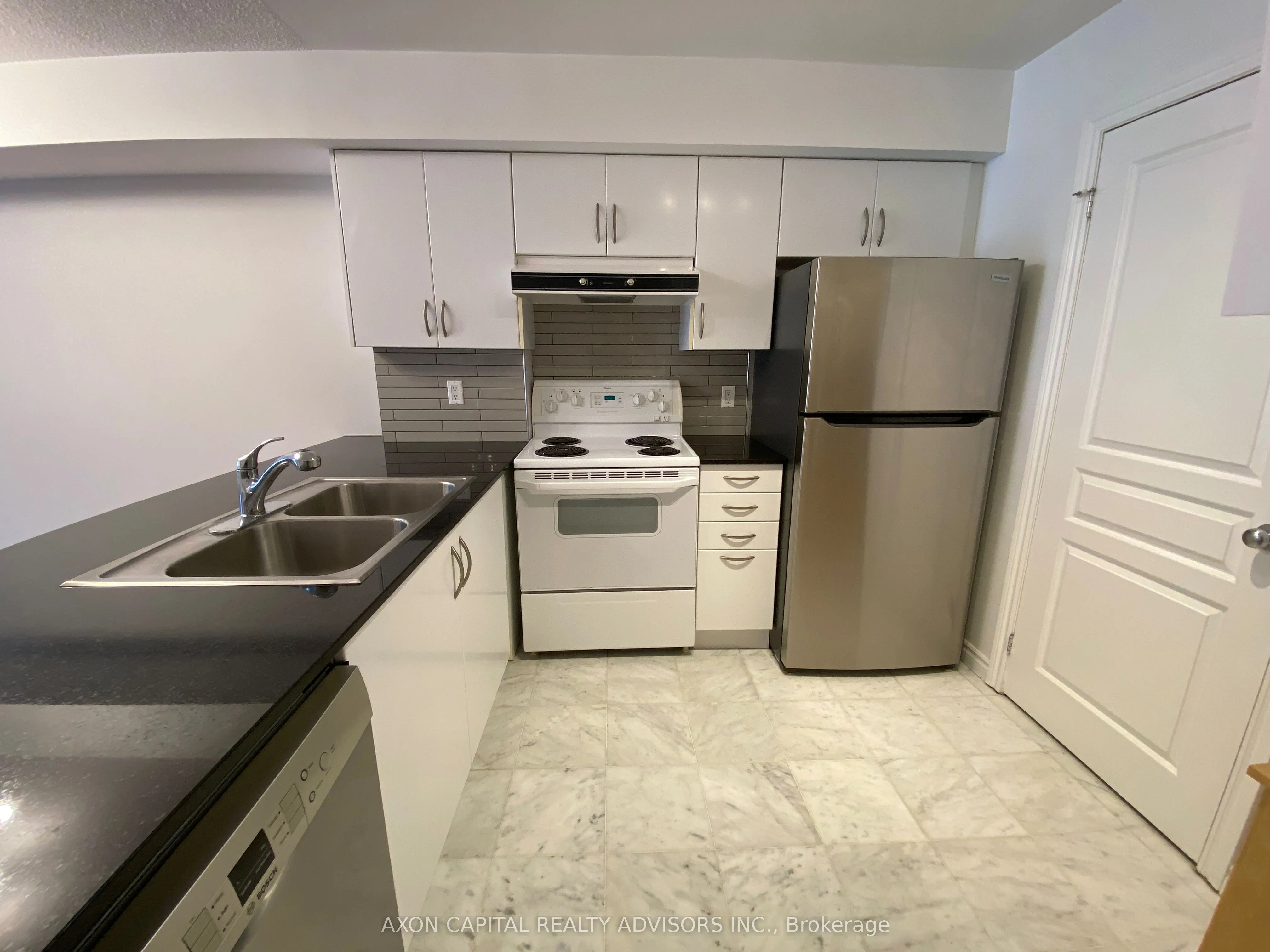 801 Bay Street, #902