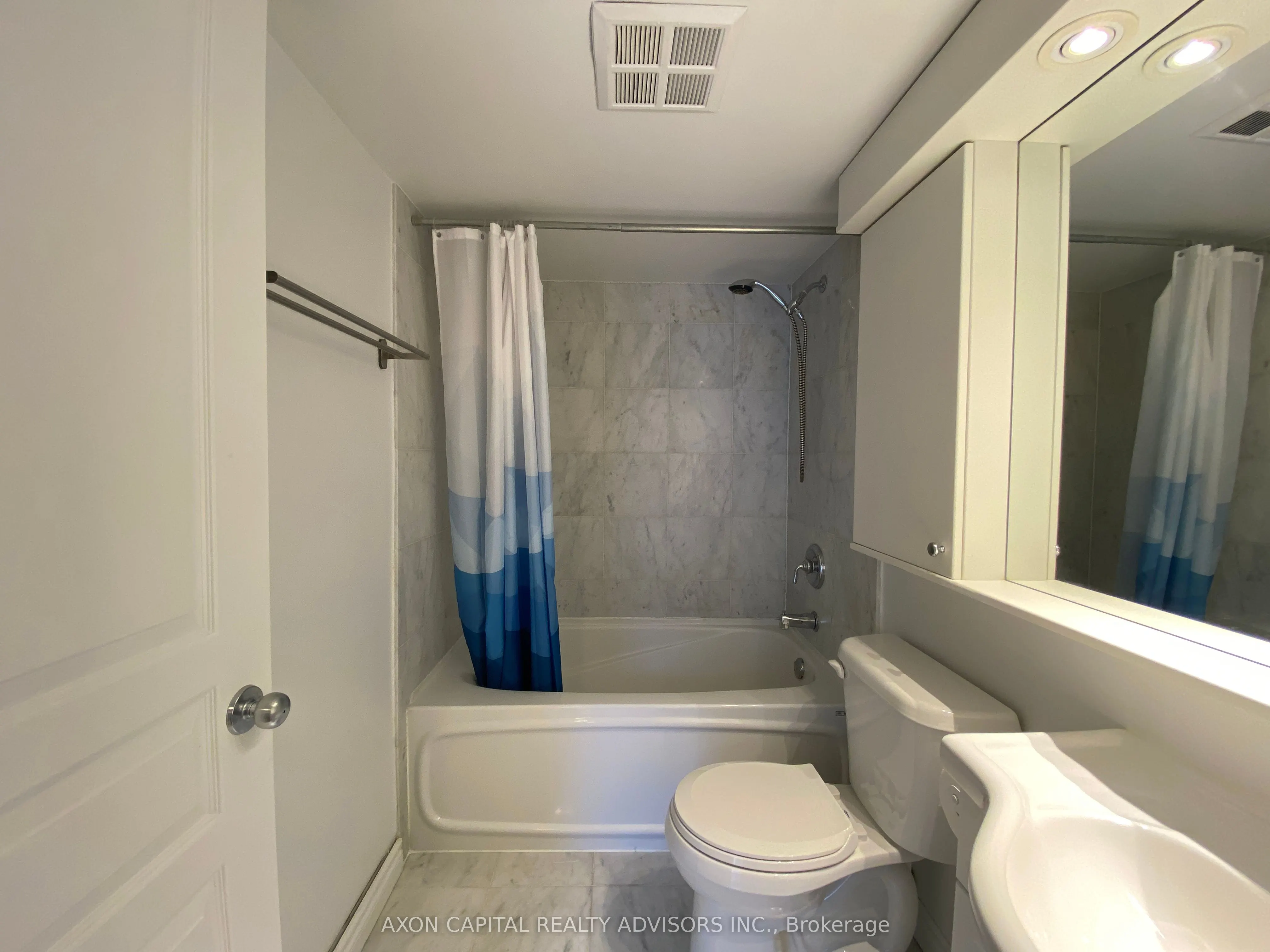 801 Bay Street, #902