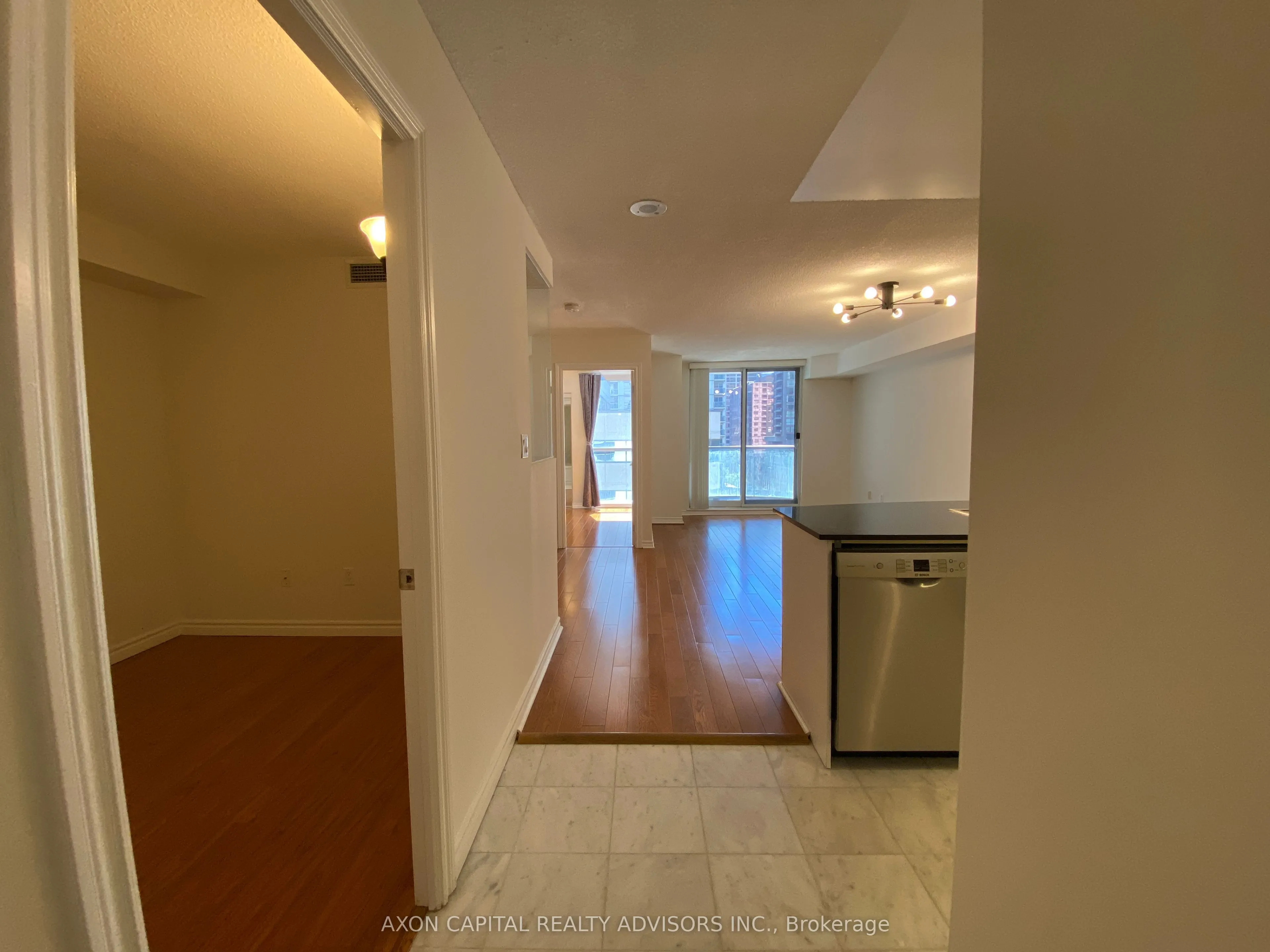 801 Bay Street, #902