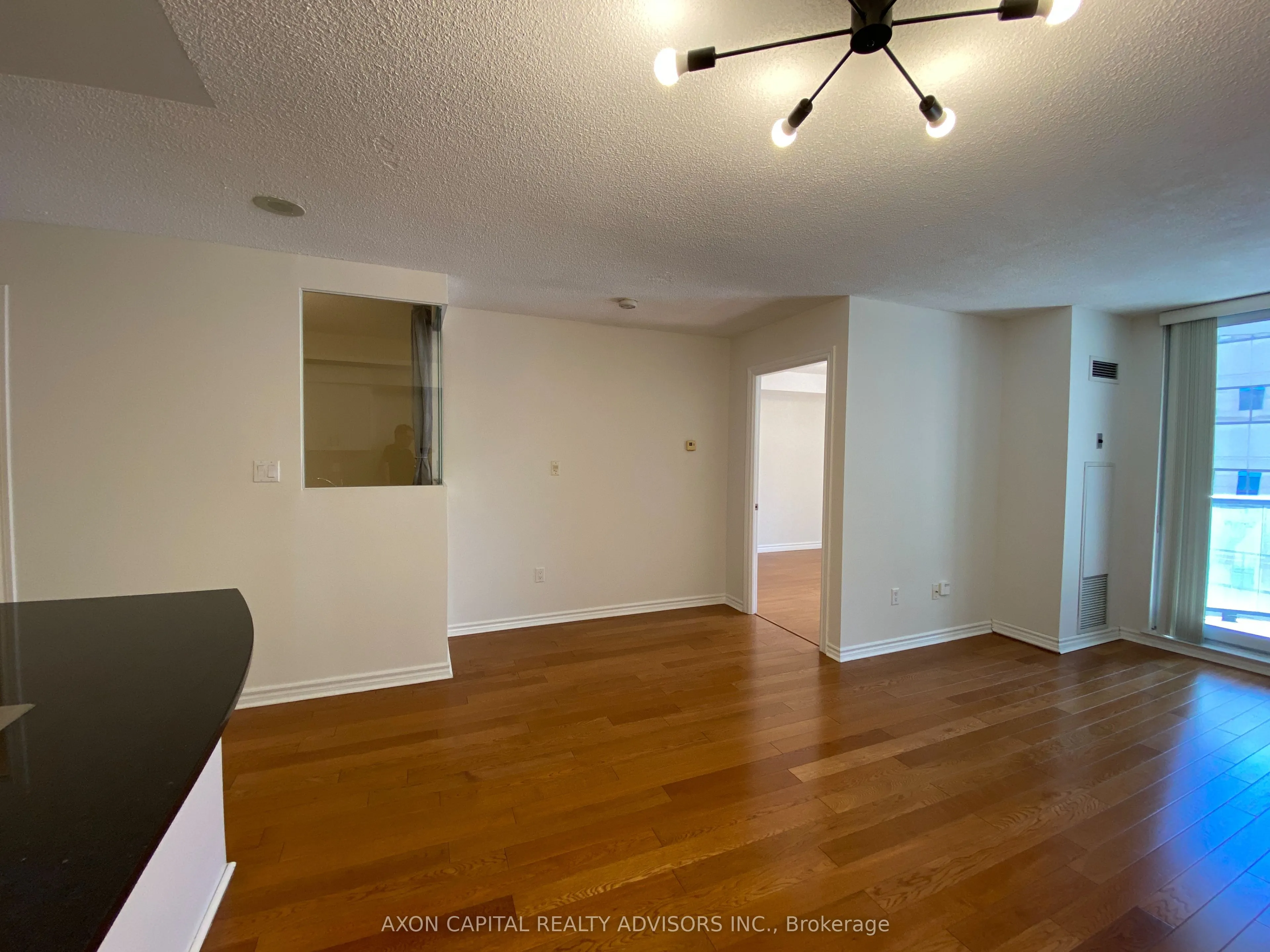 801 Bay Street, #902