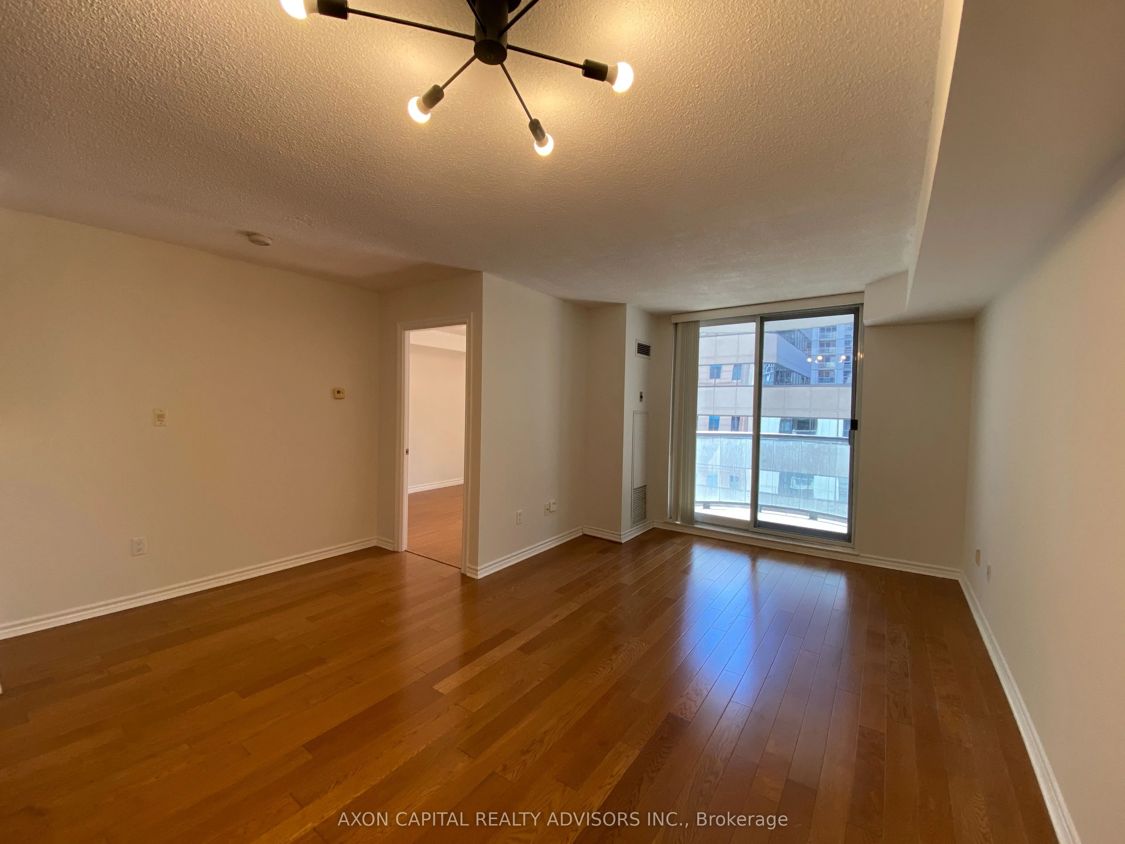 801 Bay Street, #902