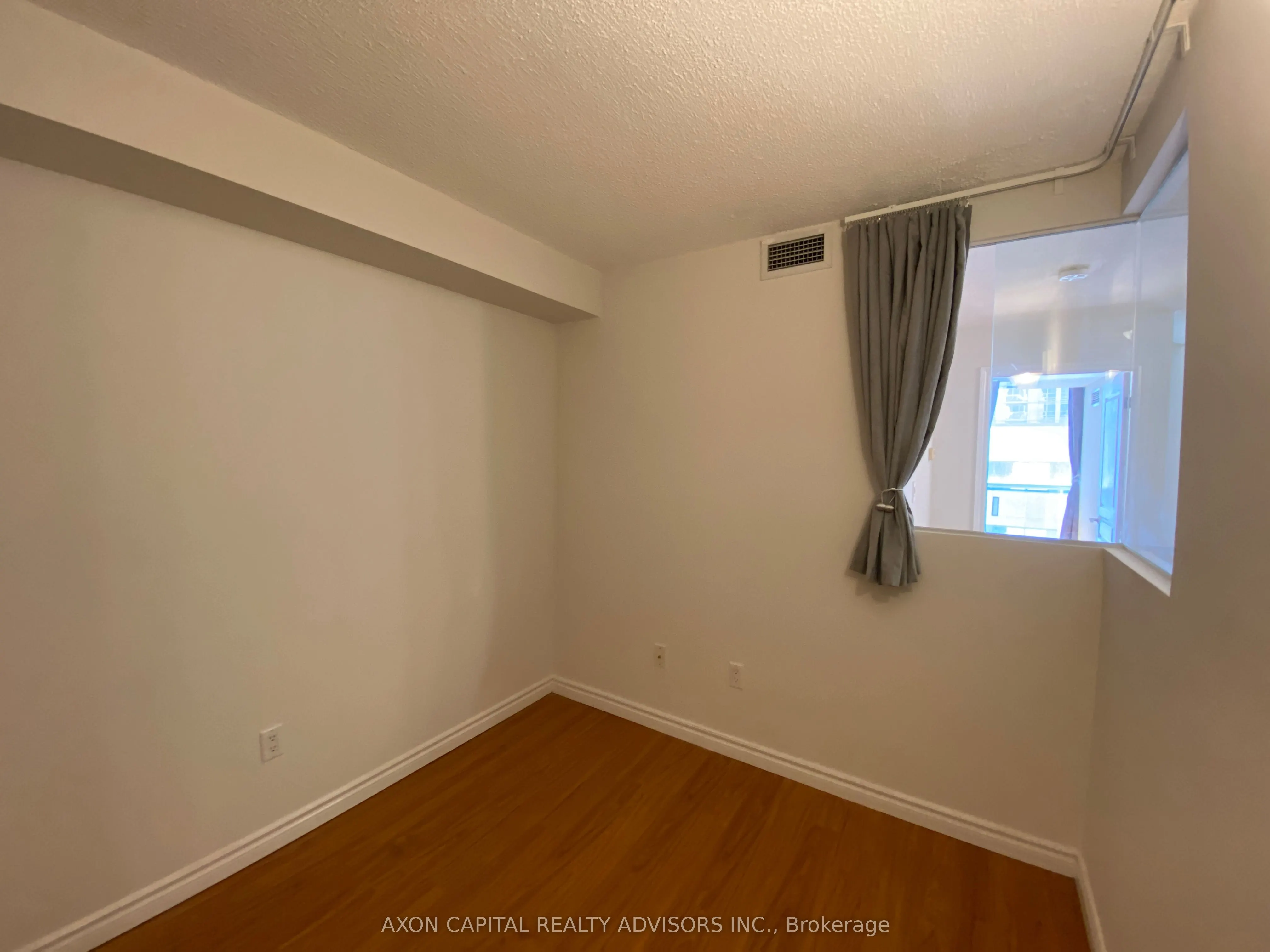801 Bay Street, #902