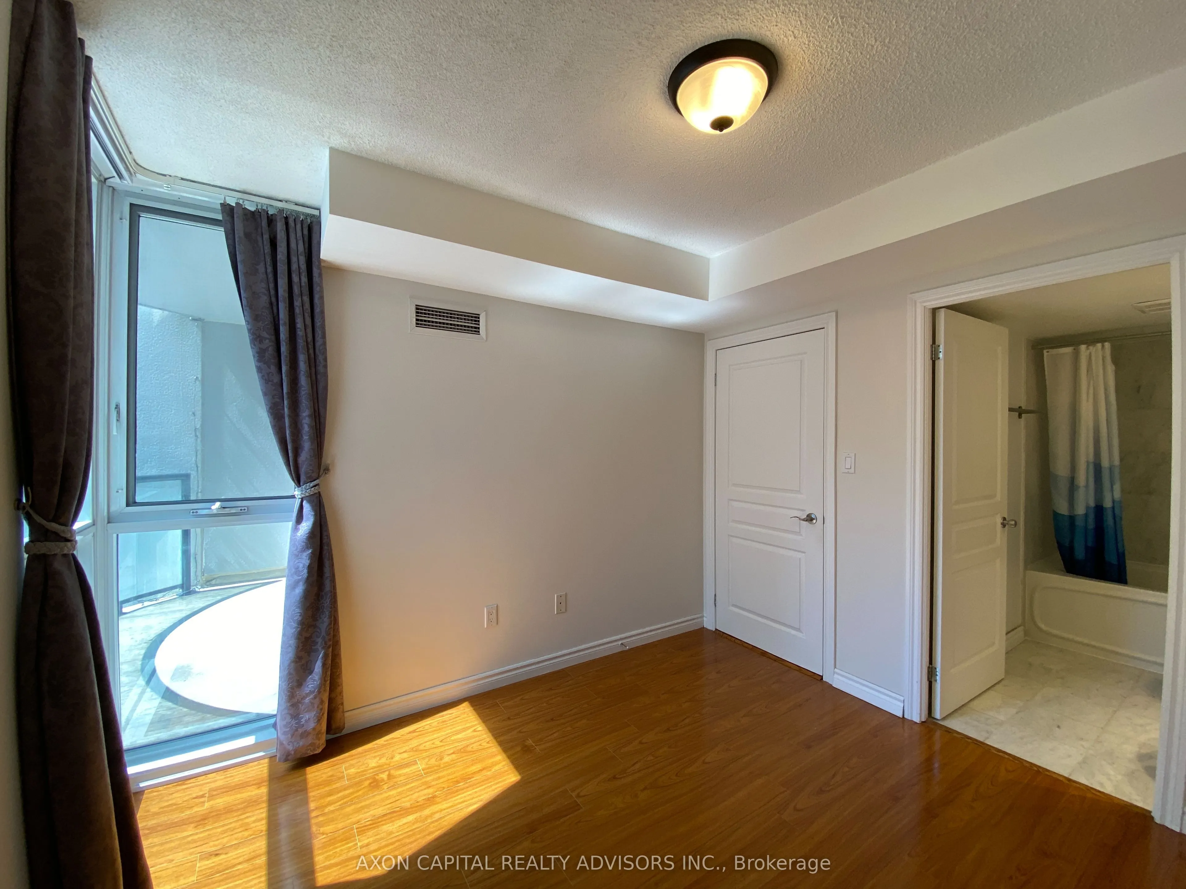 801 Bay Street, #902