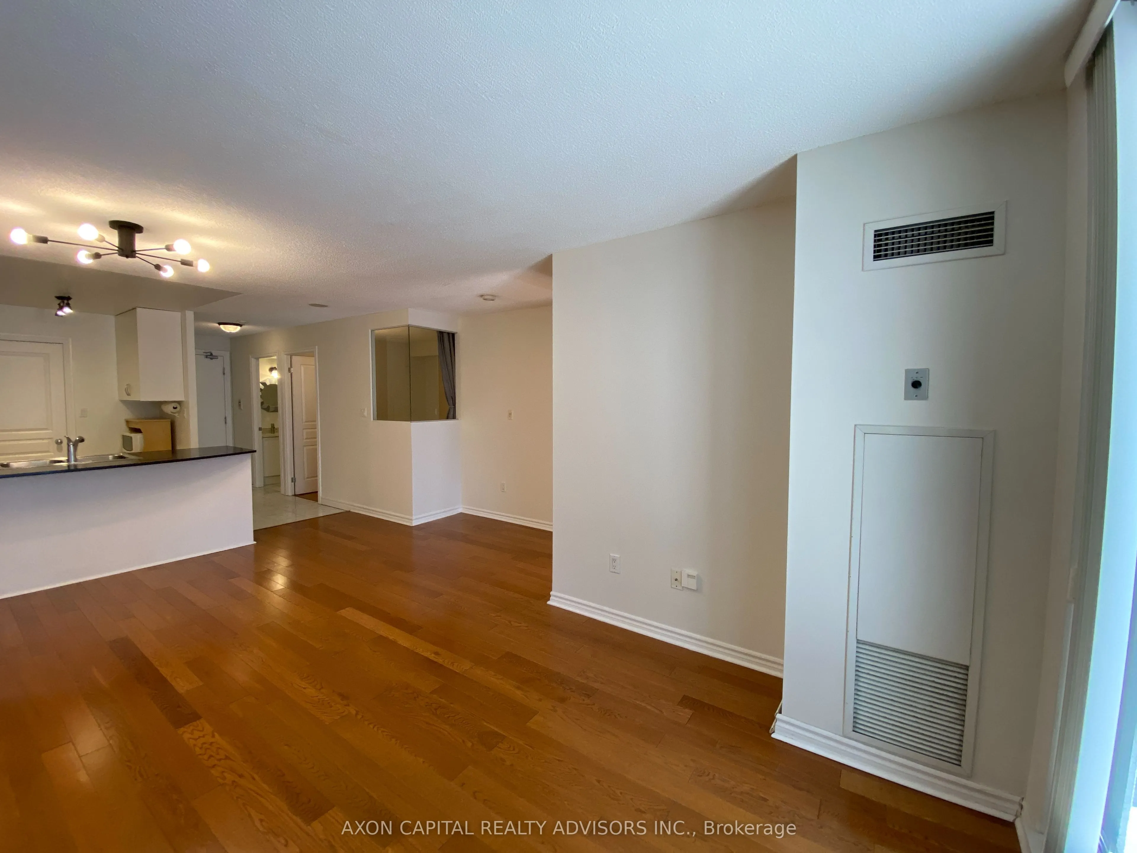 801 Bay Street, #902