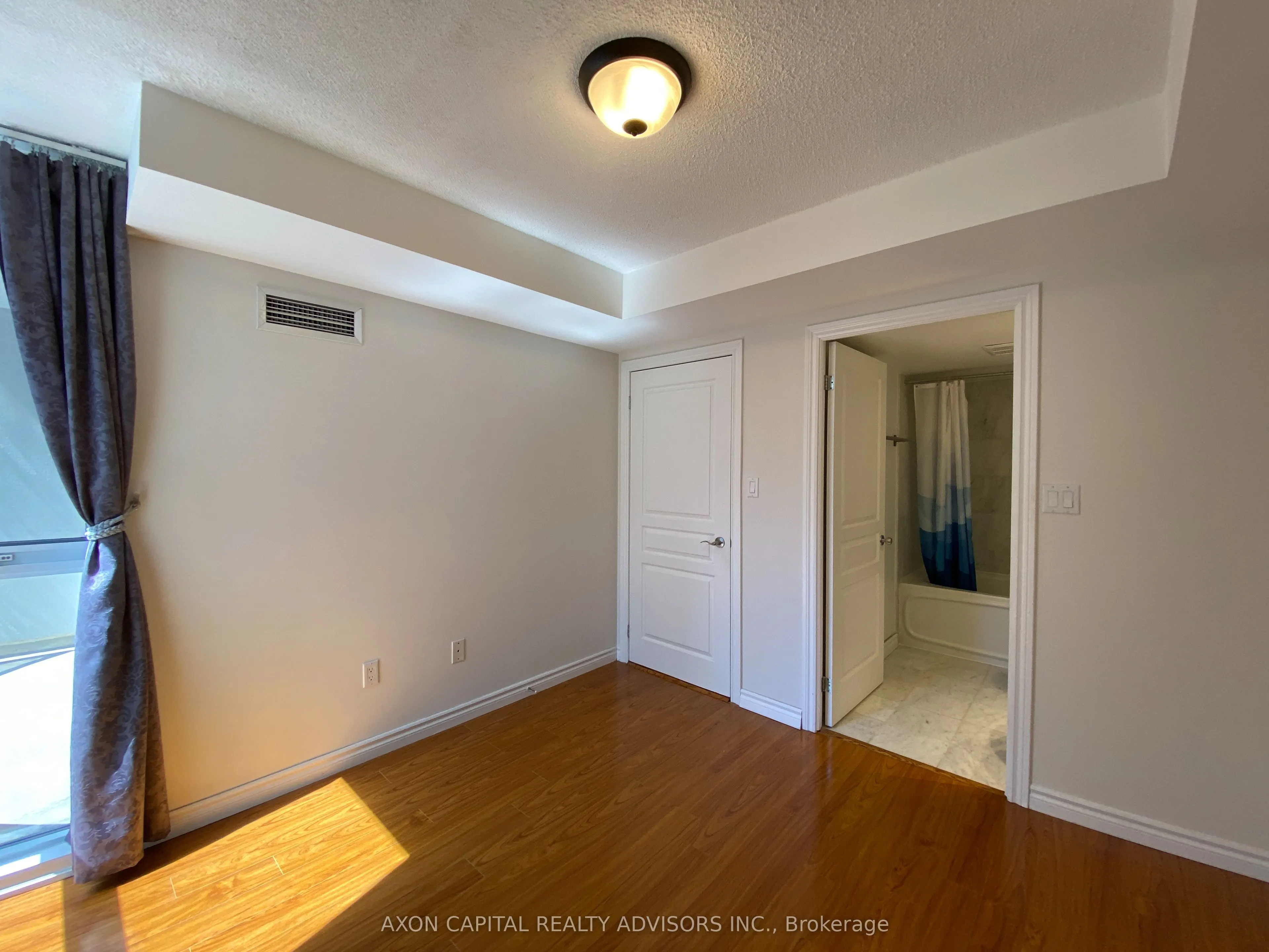 801 Bay Street, #902