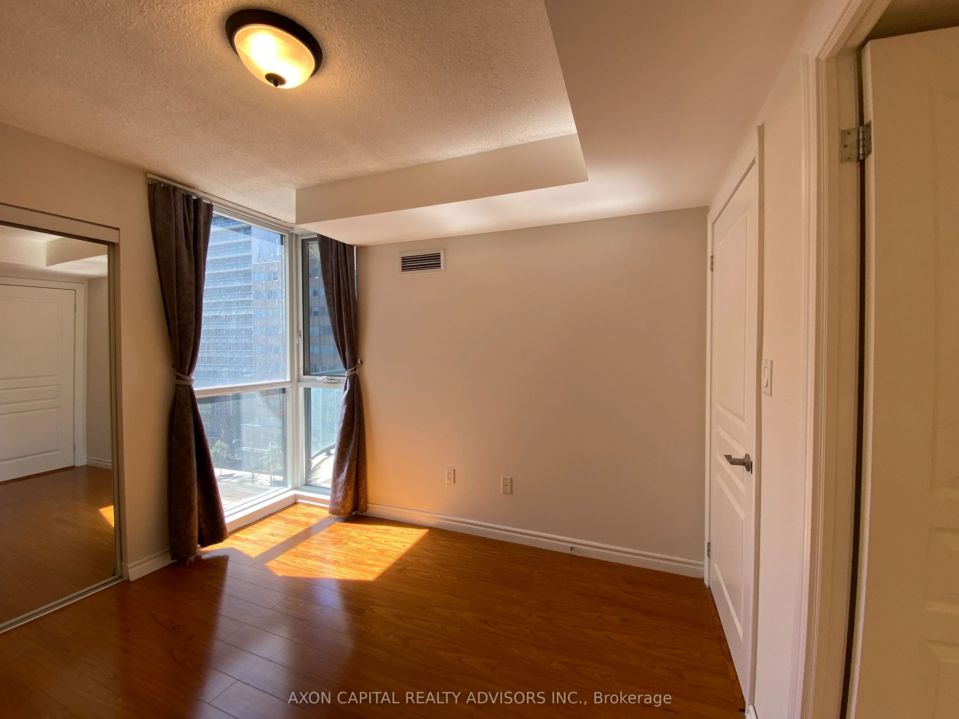 801 Bay Street, #902