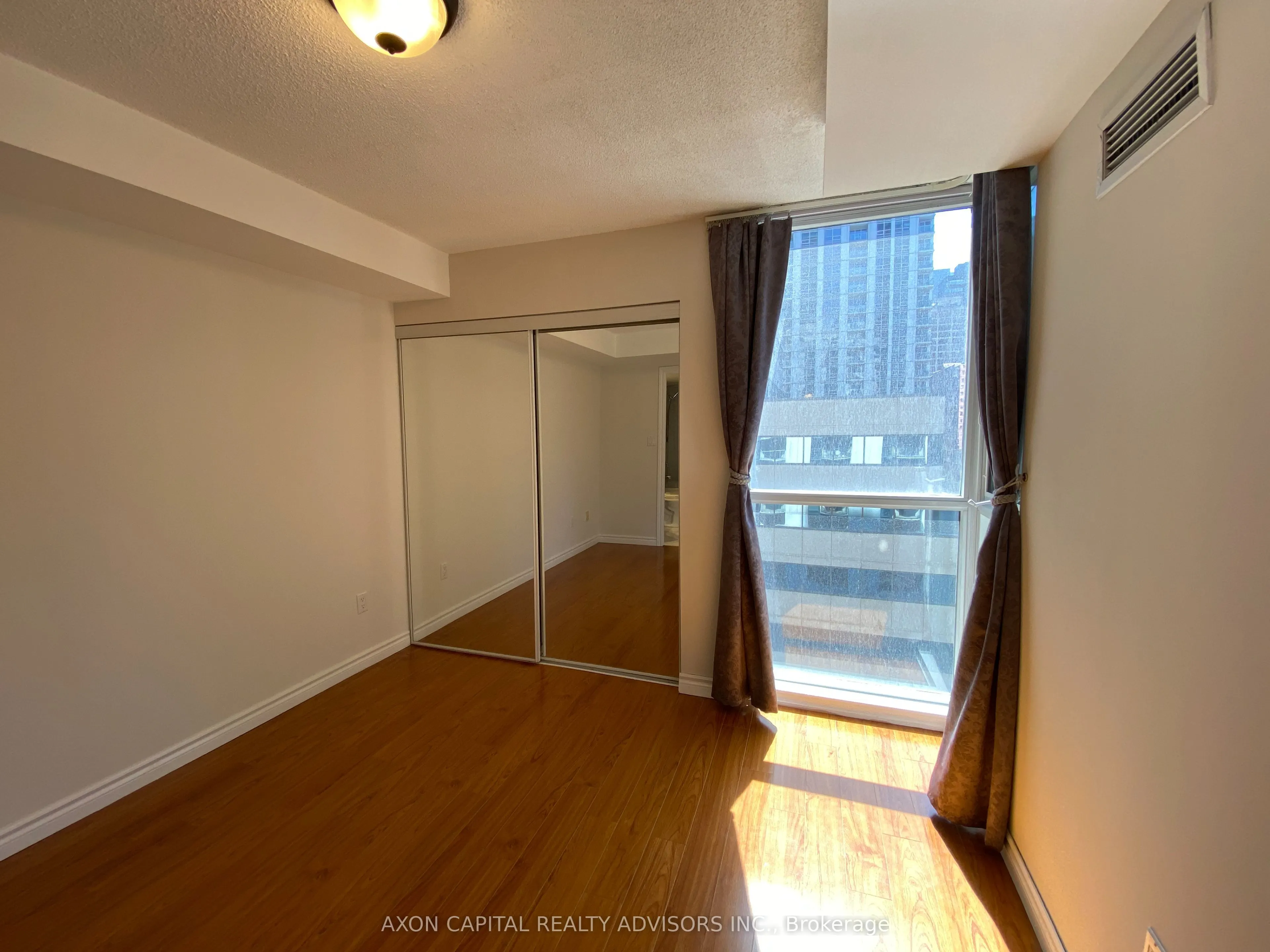801 Bay Street, #902