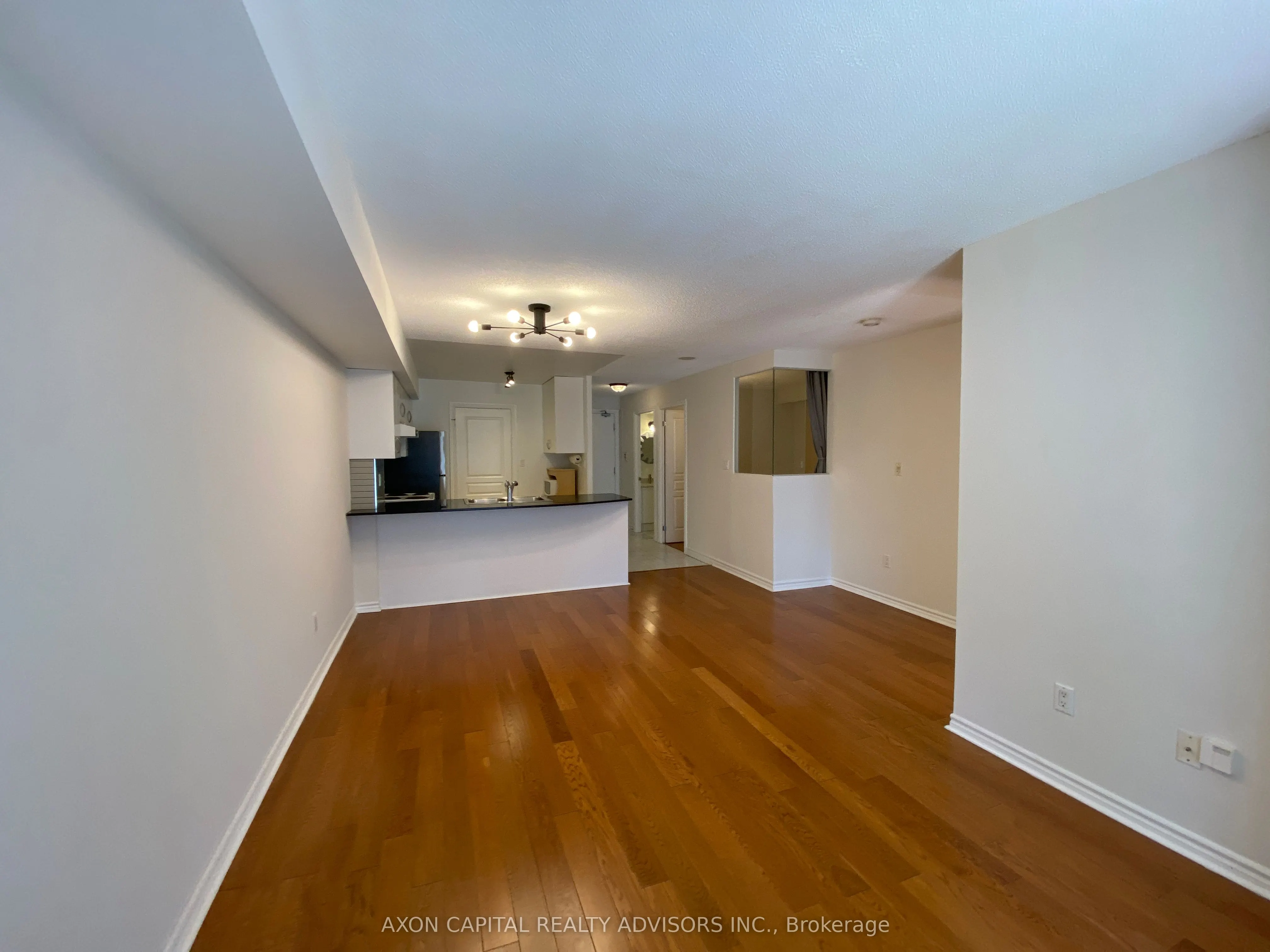 801 Bay Street, #902