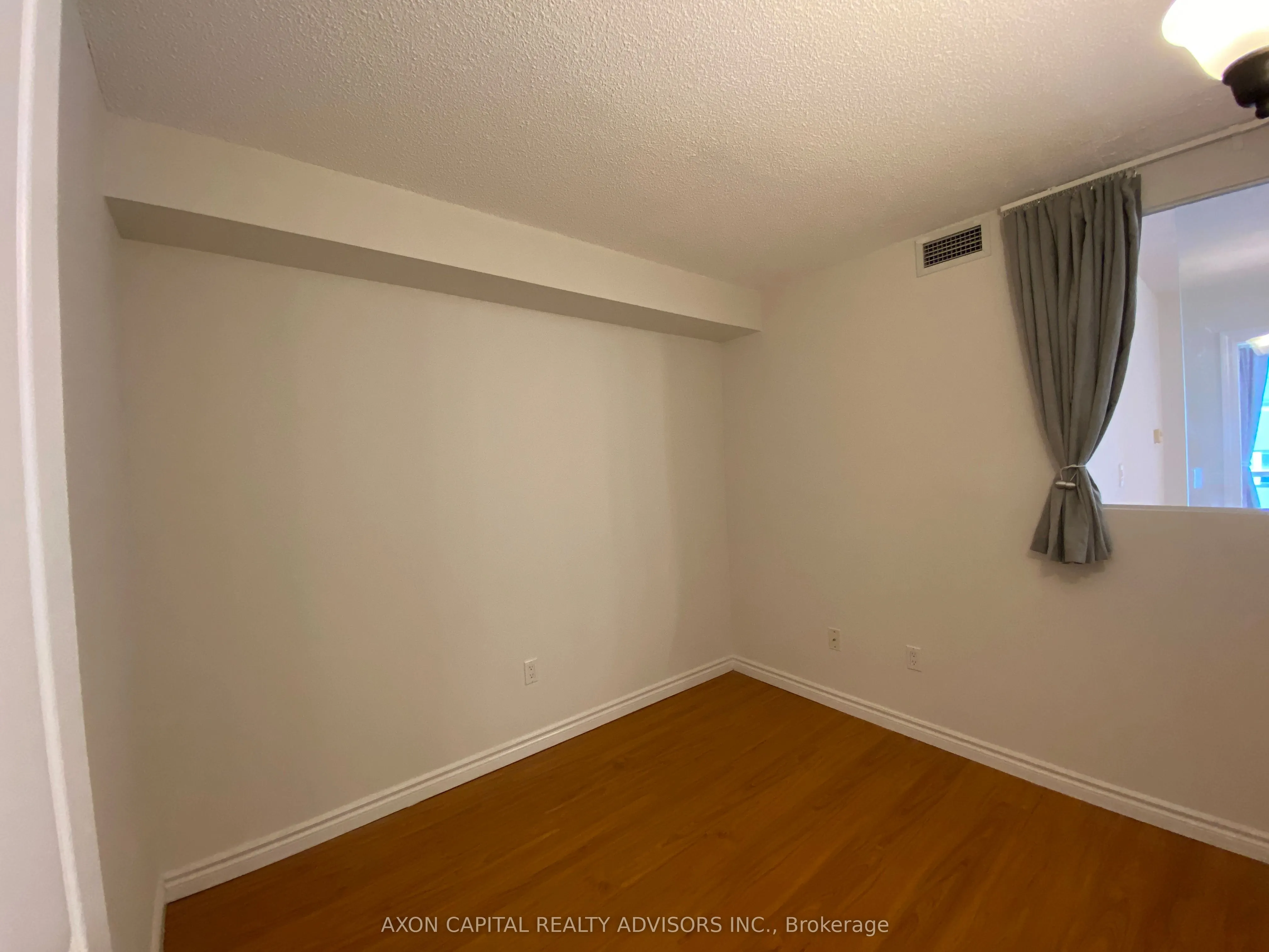 801 Bay Street, #902