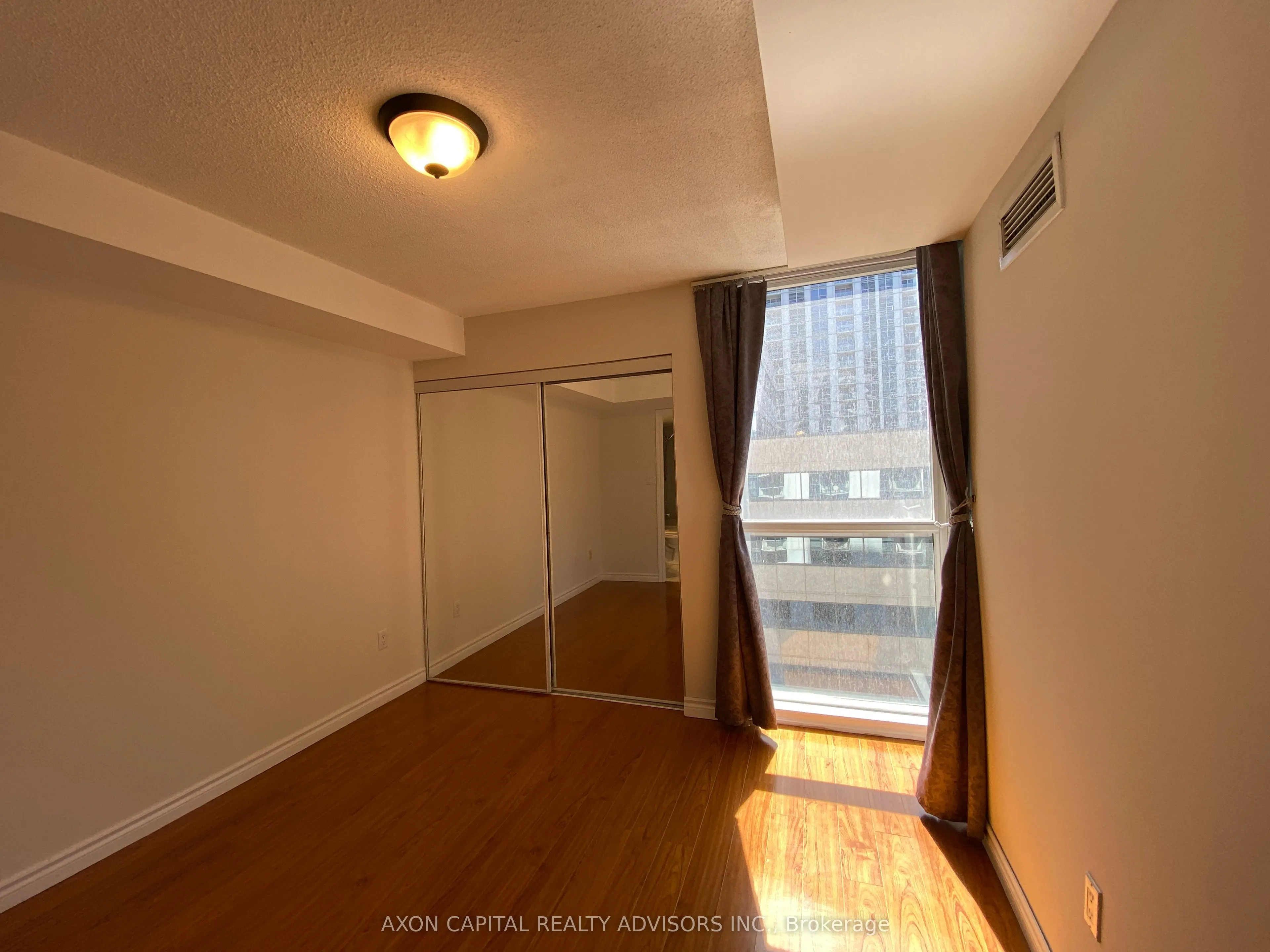 801 Bay Street, #902