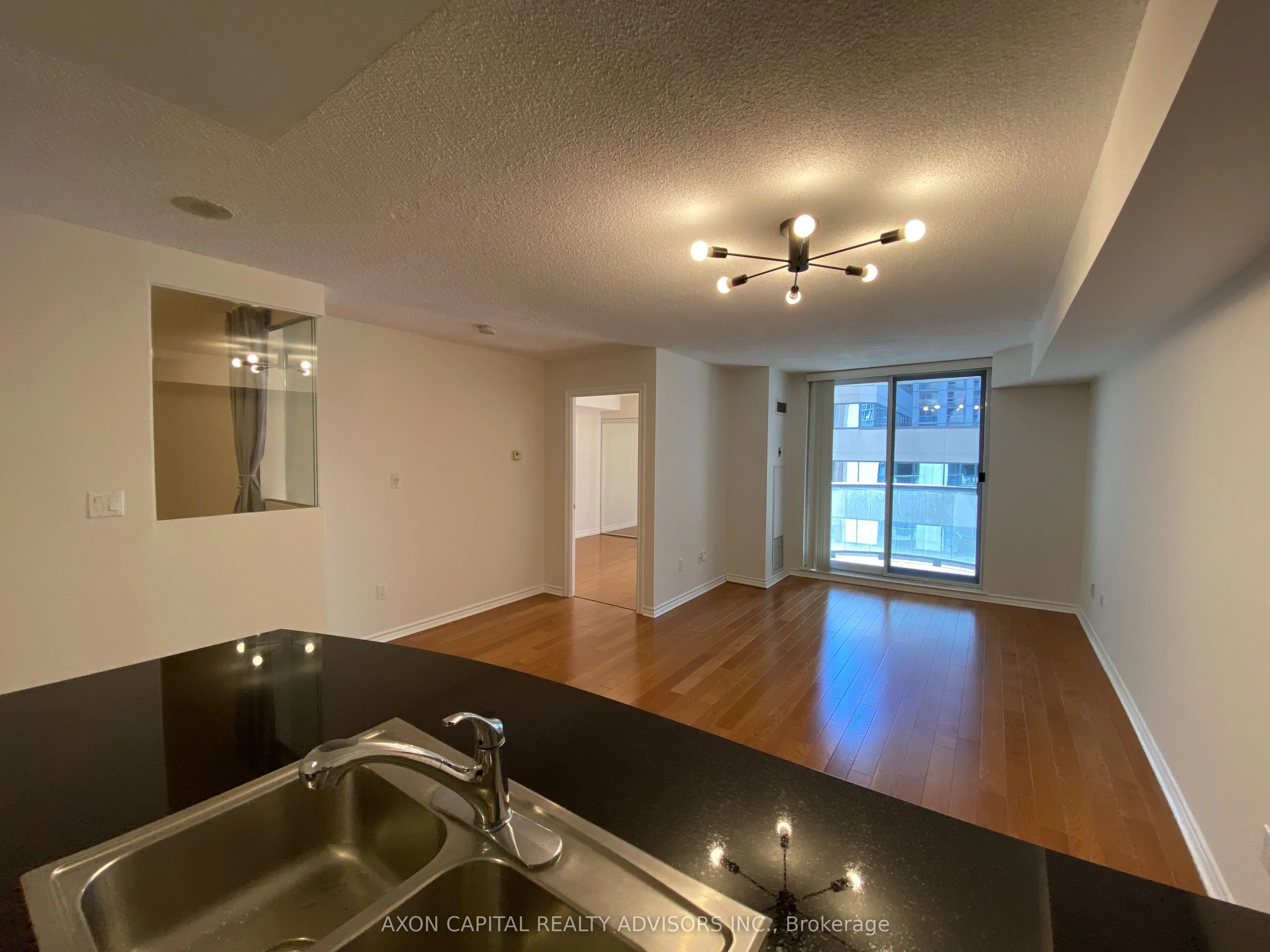 801 Bay Street, #902