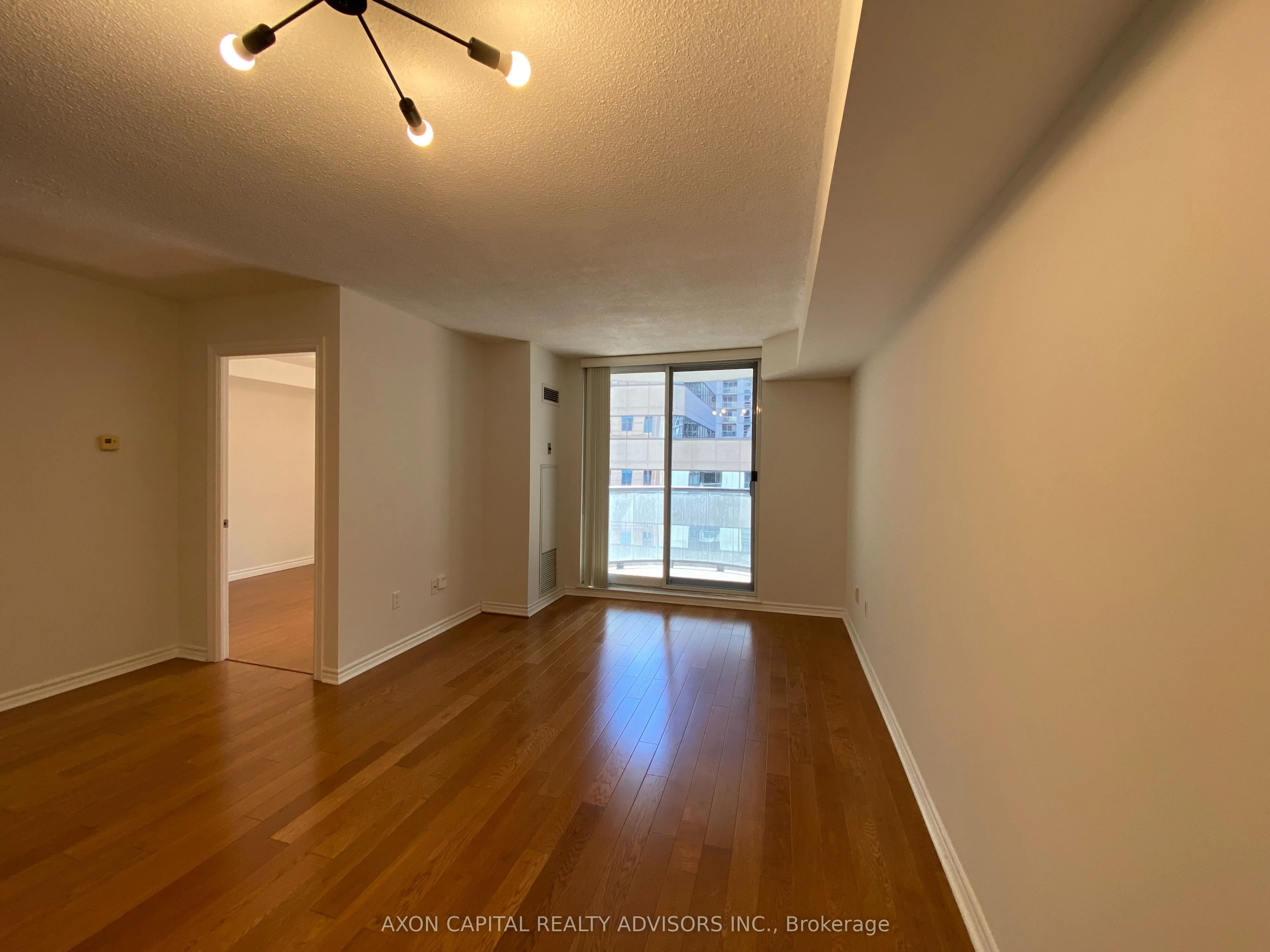801 Bay Street, #902