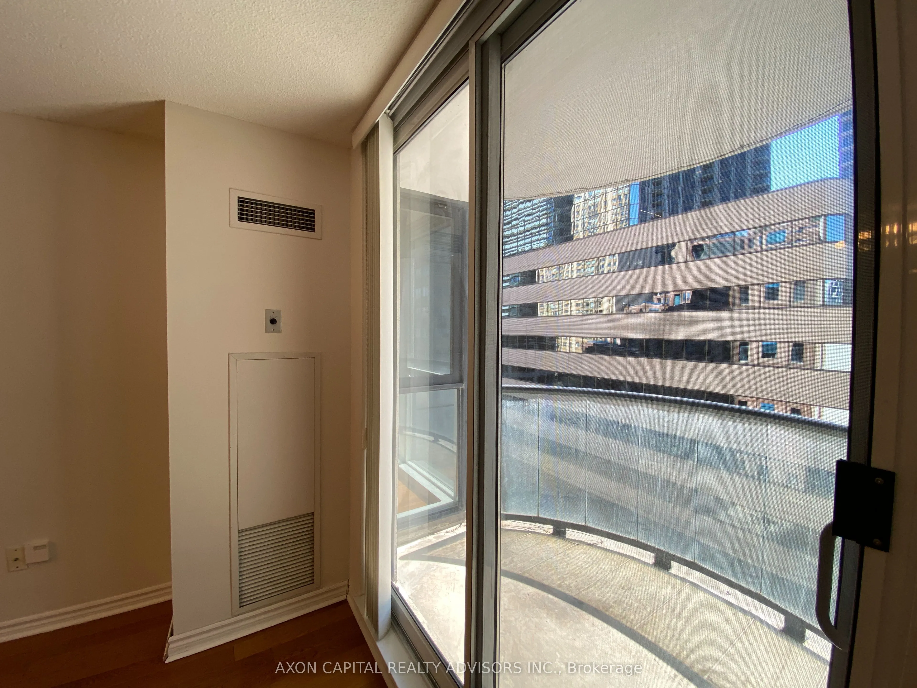 801 Bay Street, #902