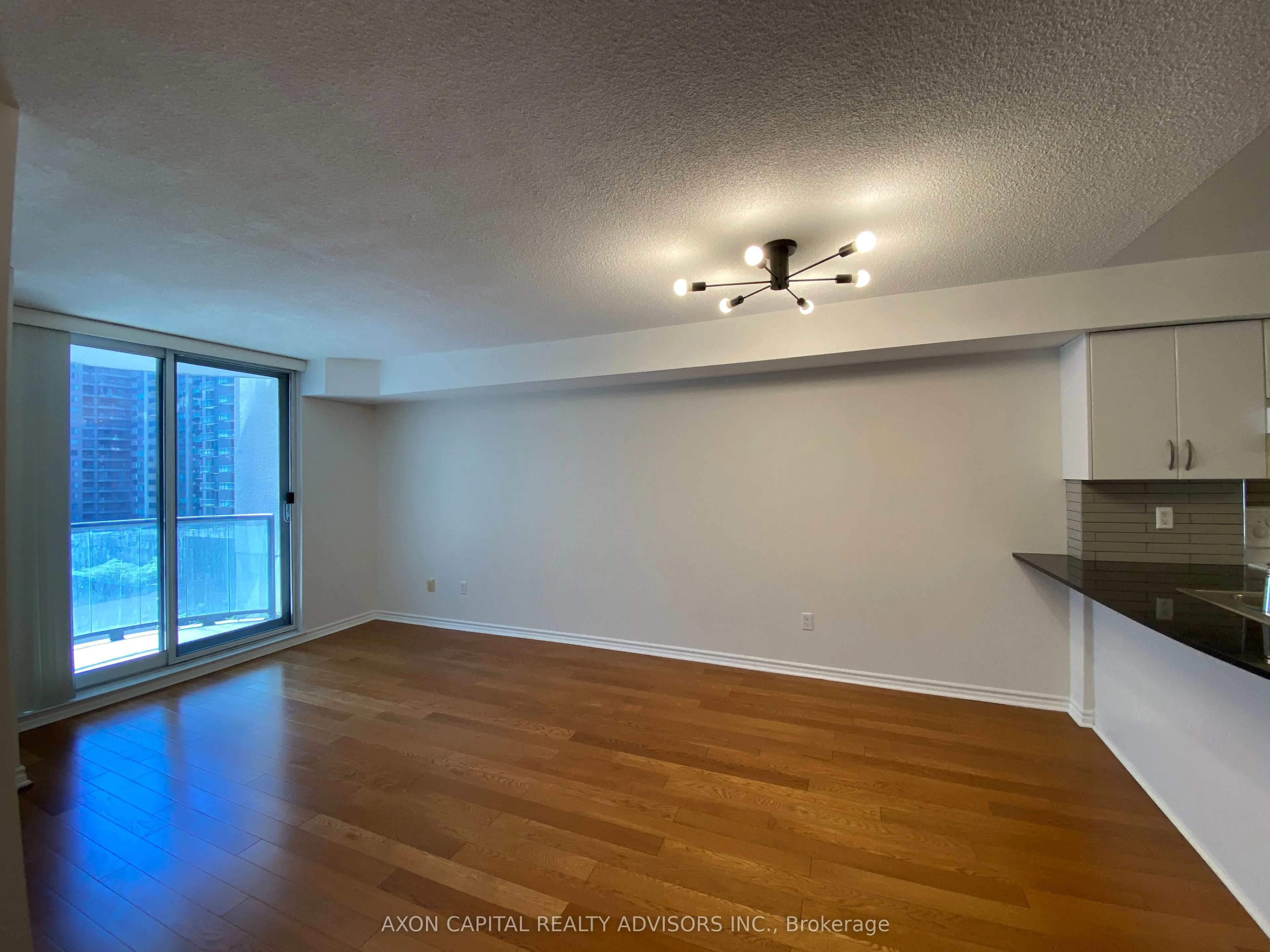 801 Bay Street, #902