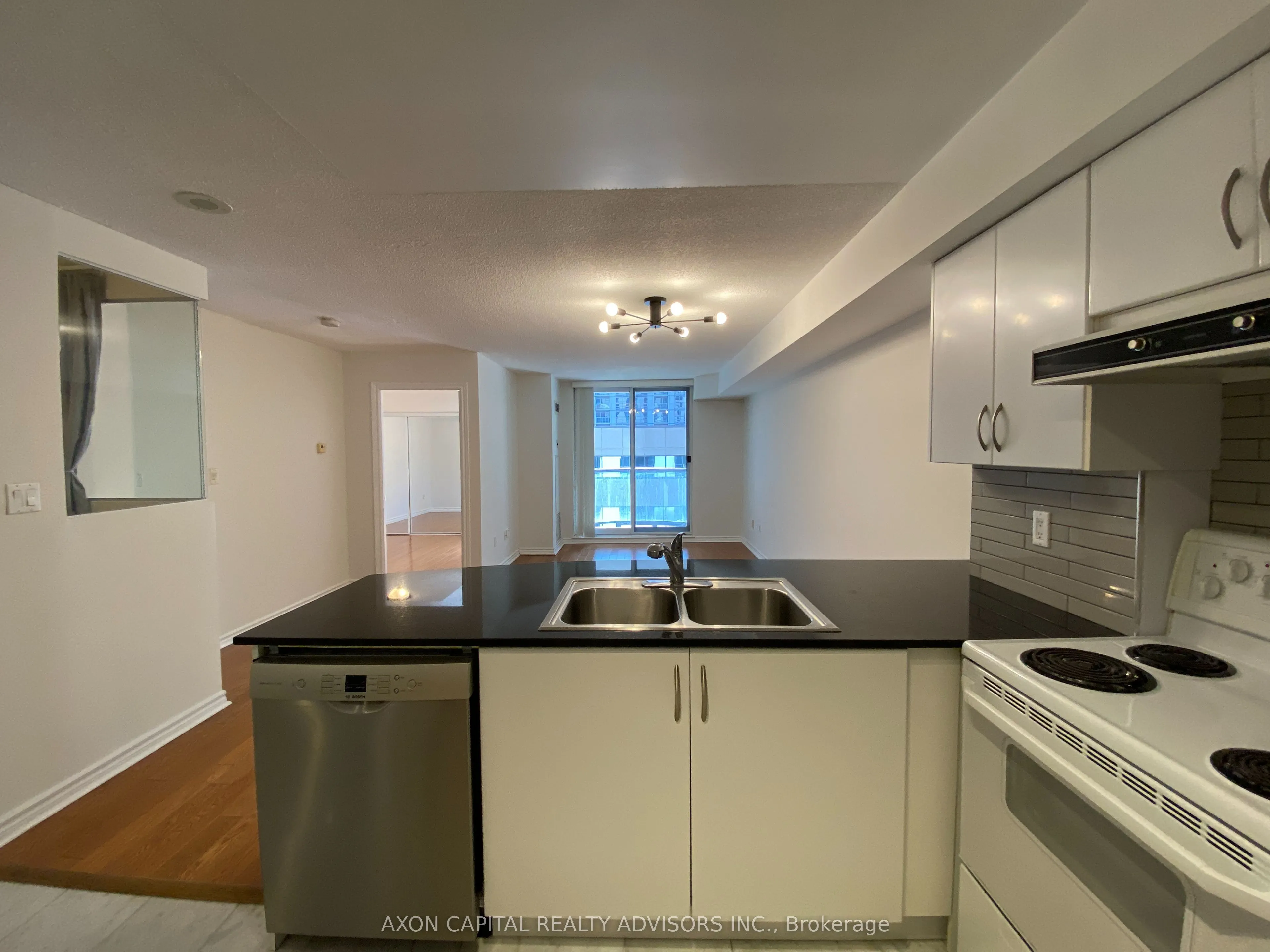 801 Bay Street, #902
