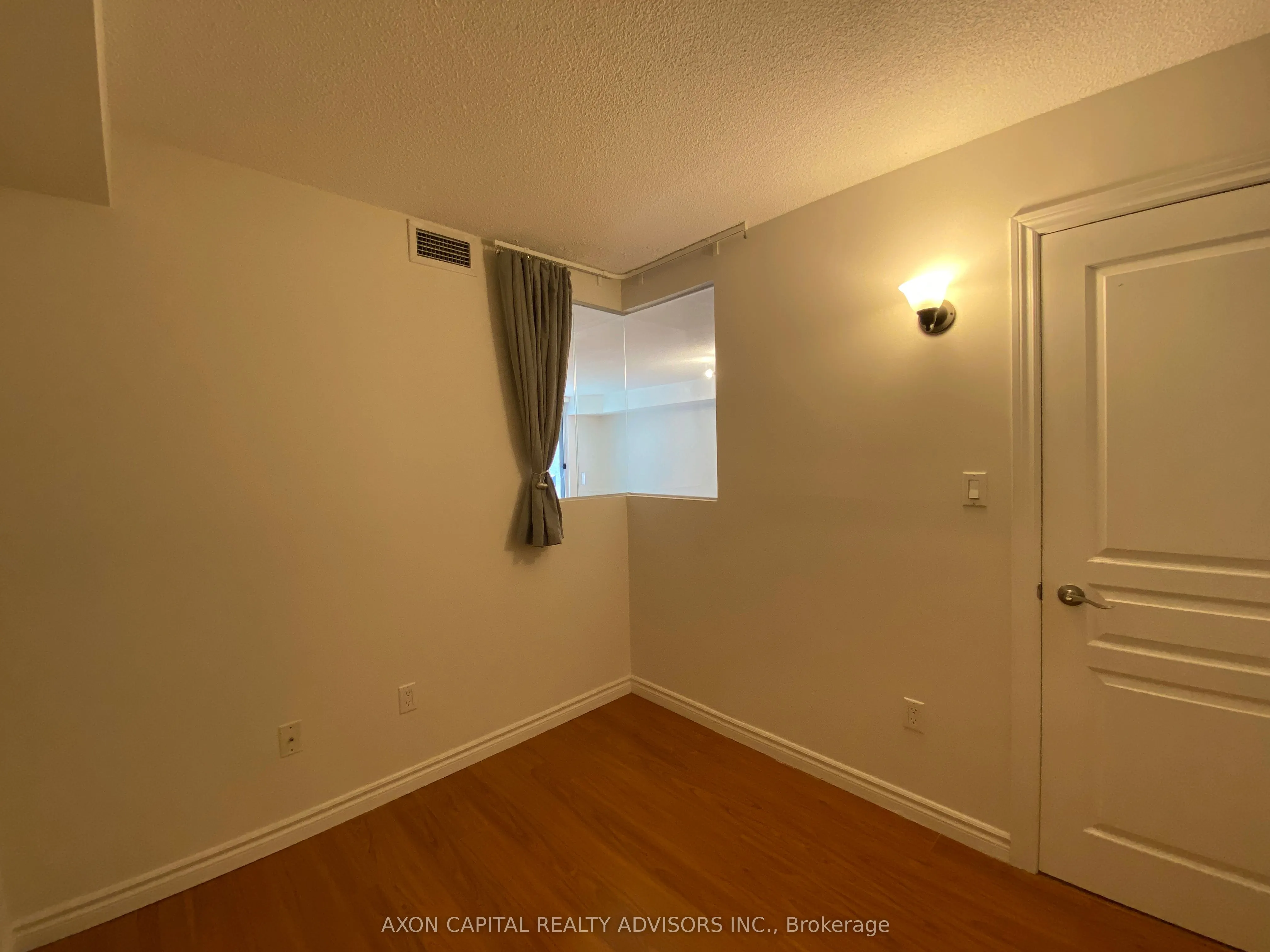 801 Bay Street, #902