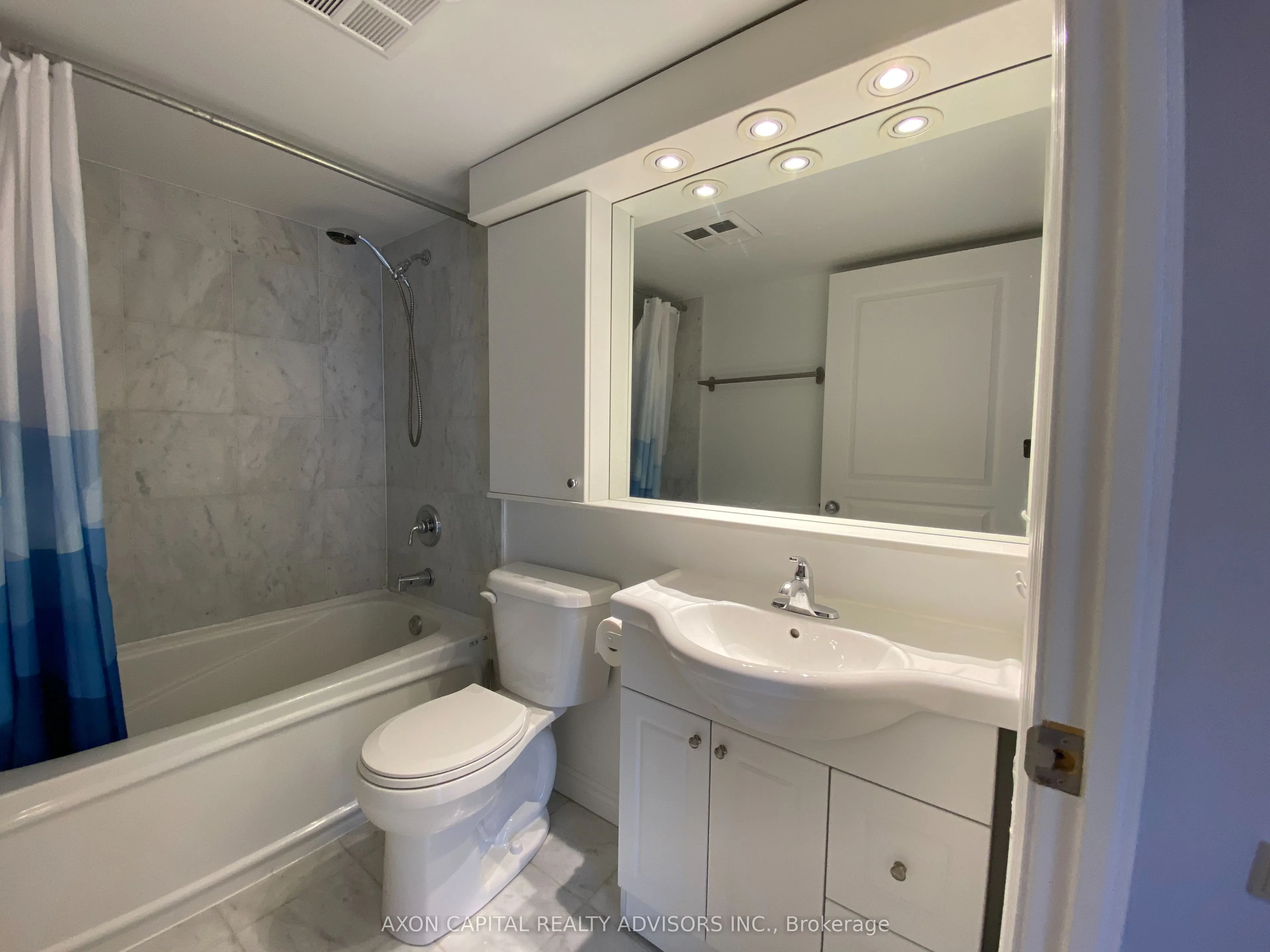 801 Bay Street, #902