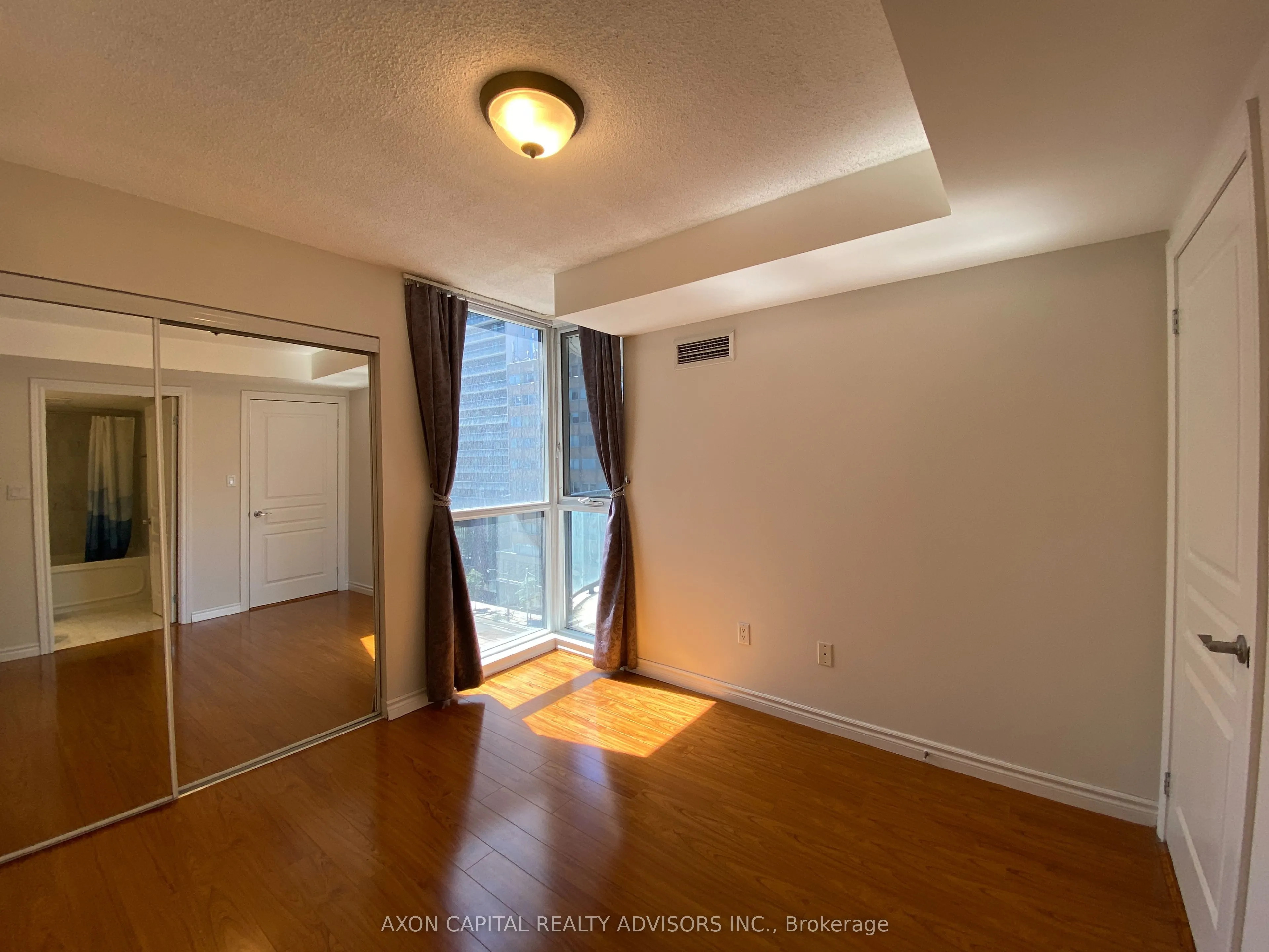 801 Bay Street, #902