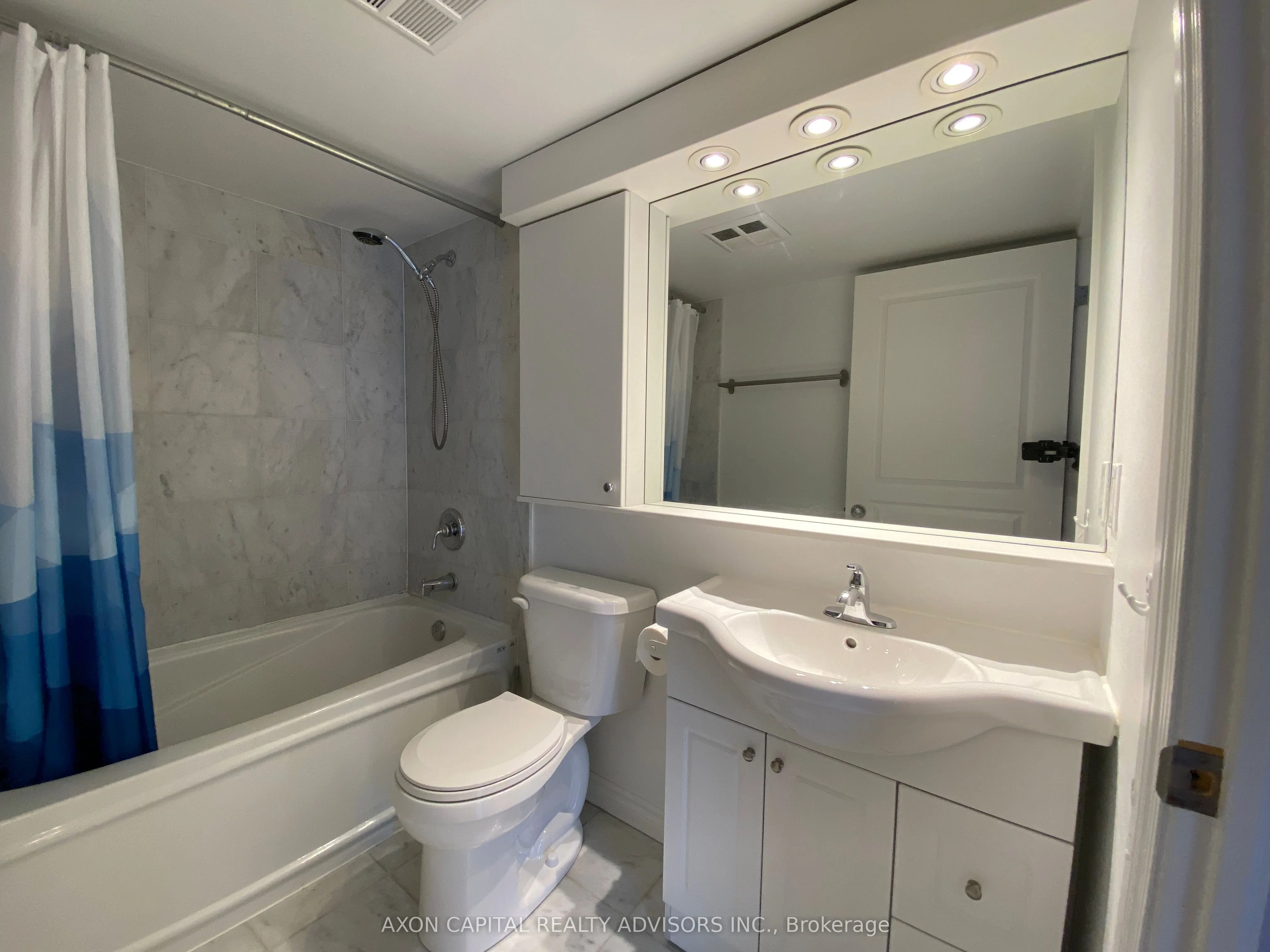801 Bay Street, #902