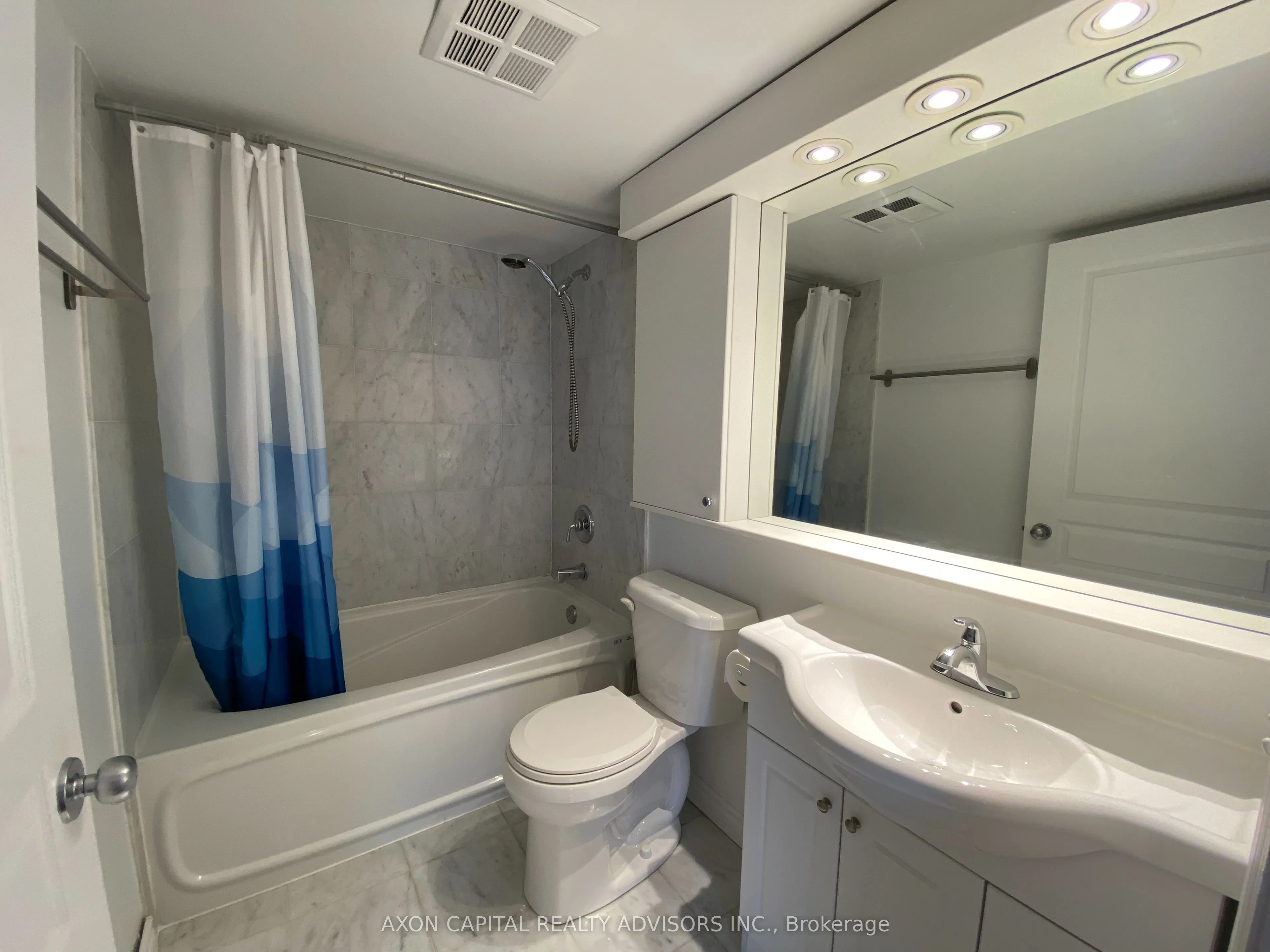 801 Bay Street, #902