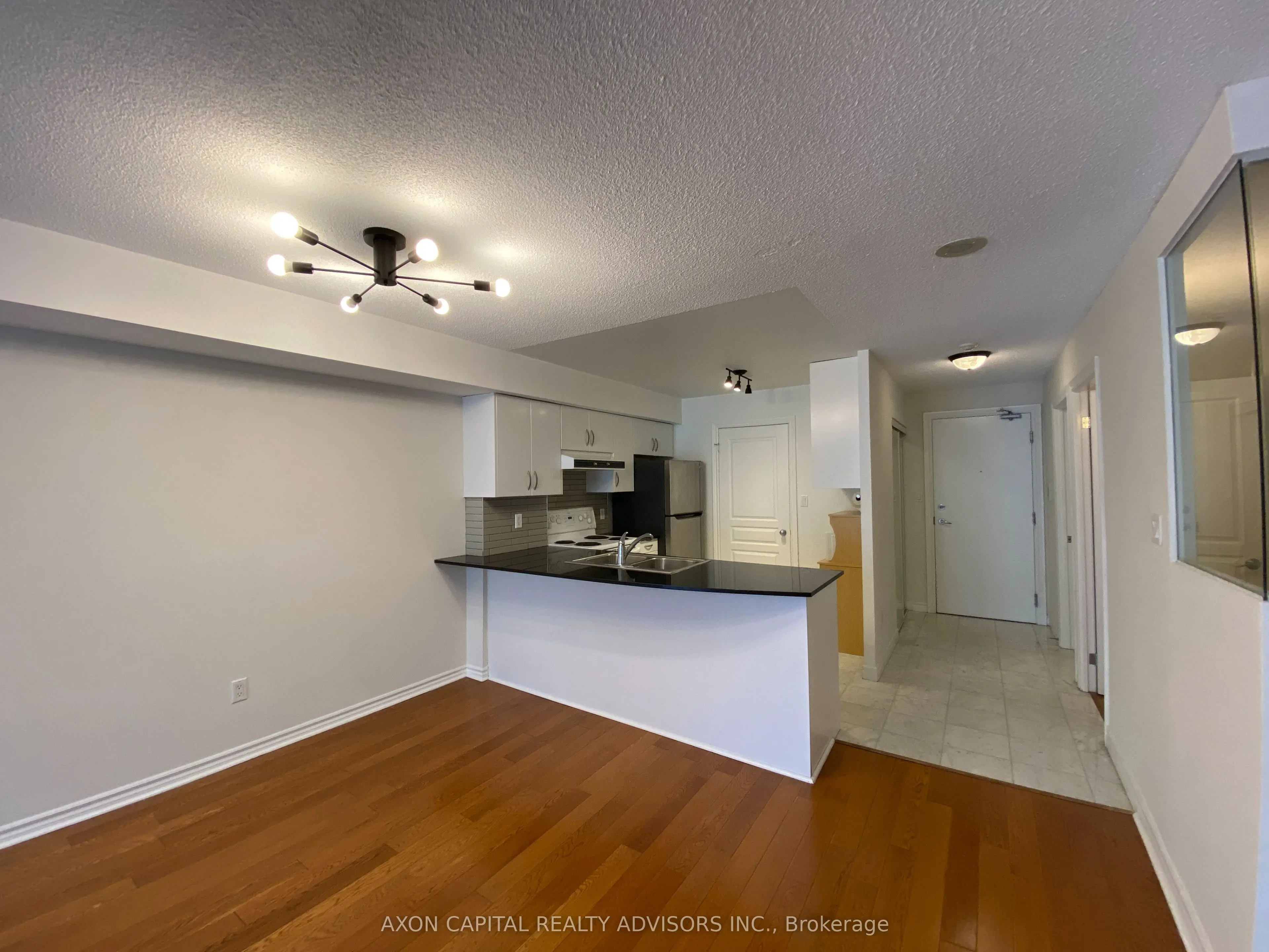 801 Bay Street, #902