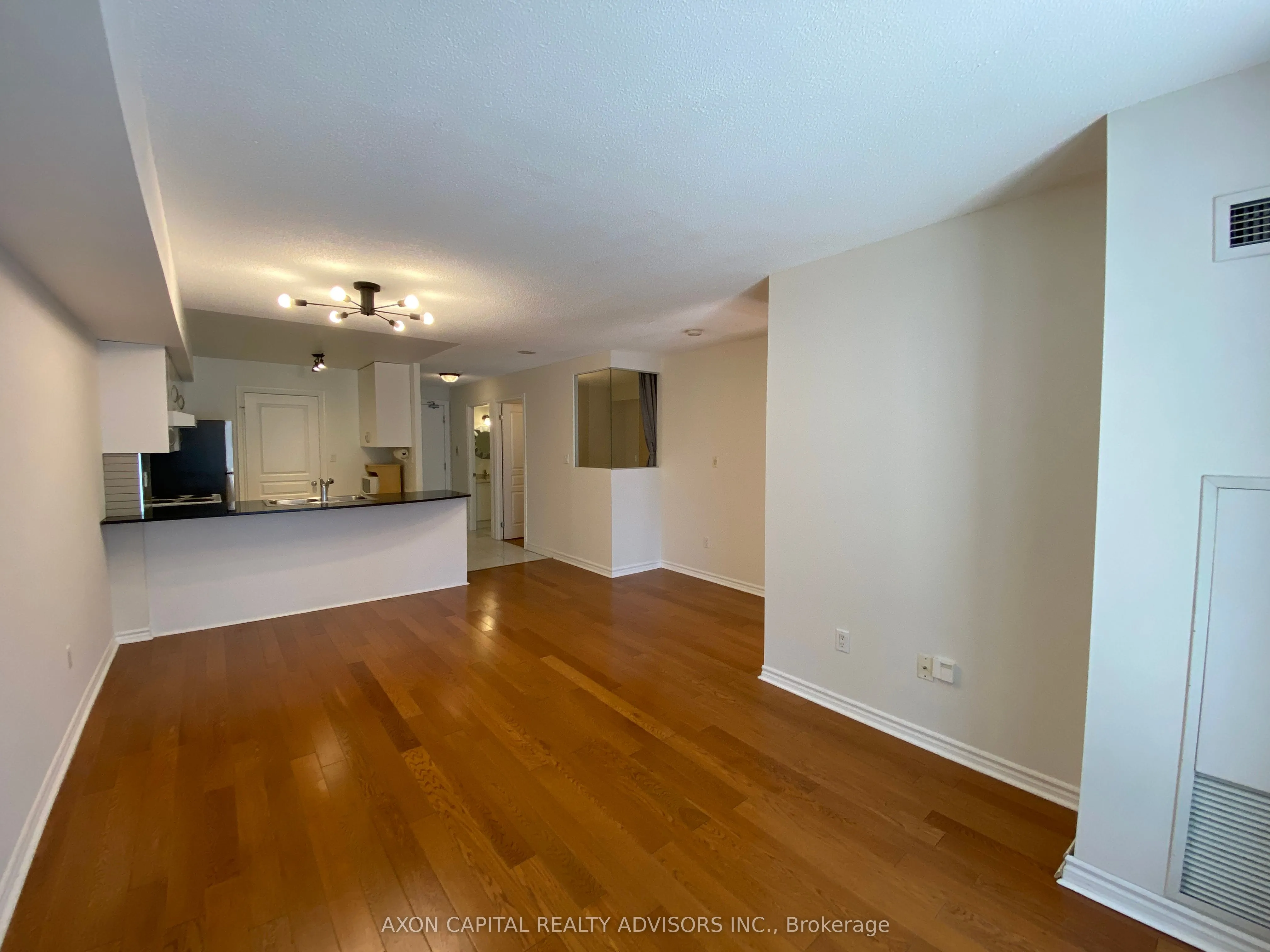 801 Bay Street, #902
