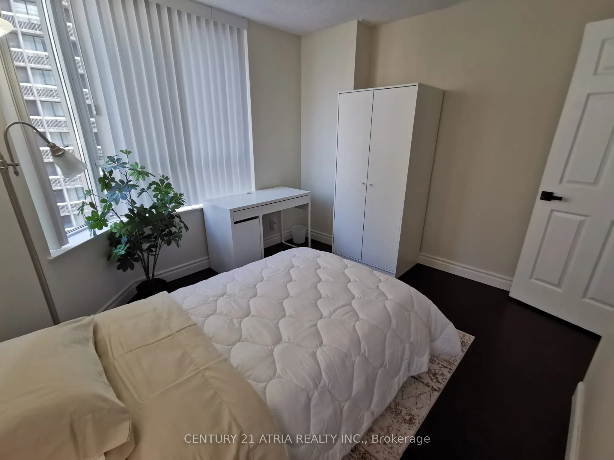 44 Gerrard Street W, #1206
