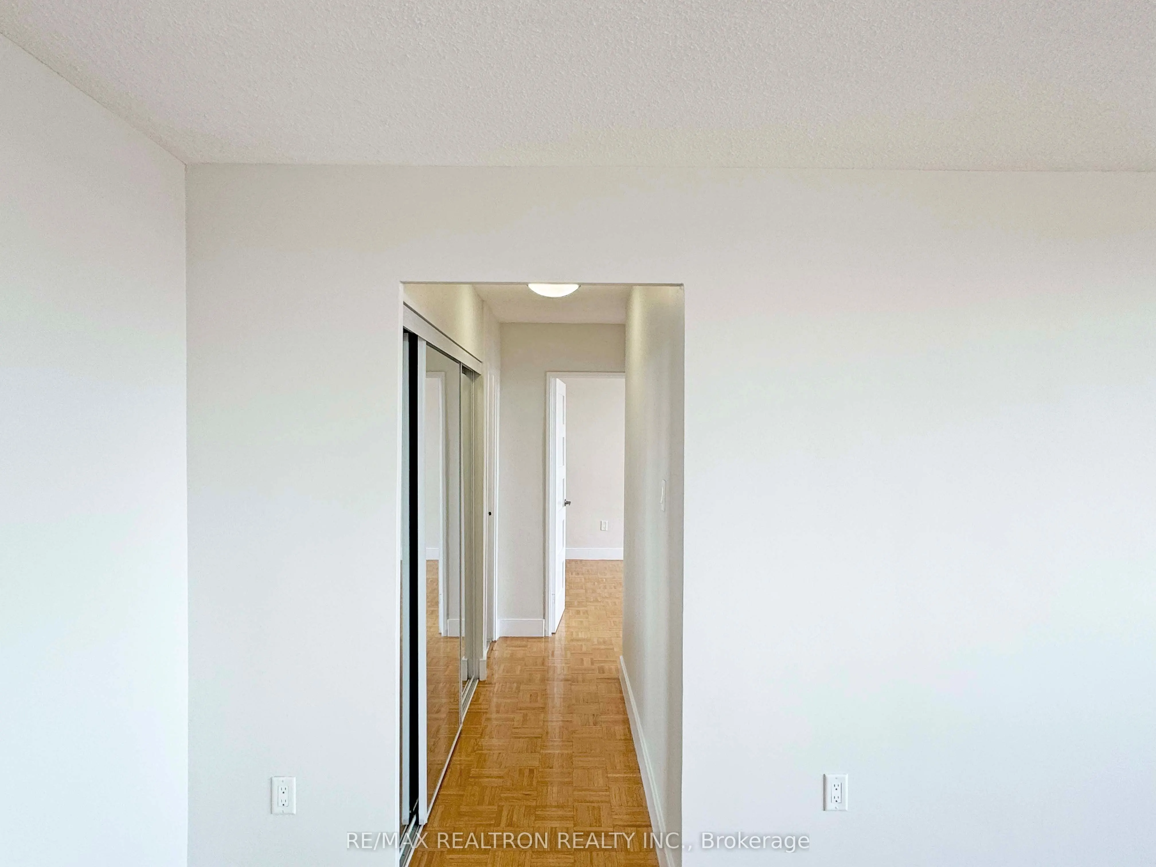 666 Spadina Avenue, #811