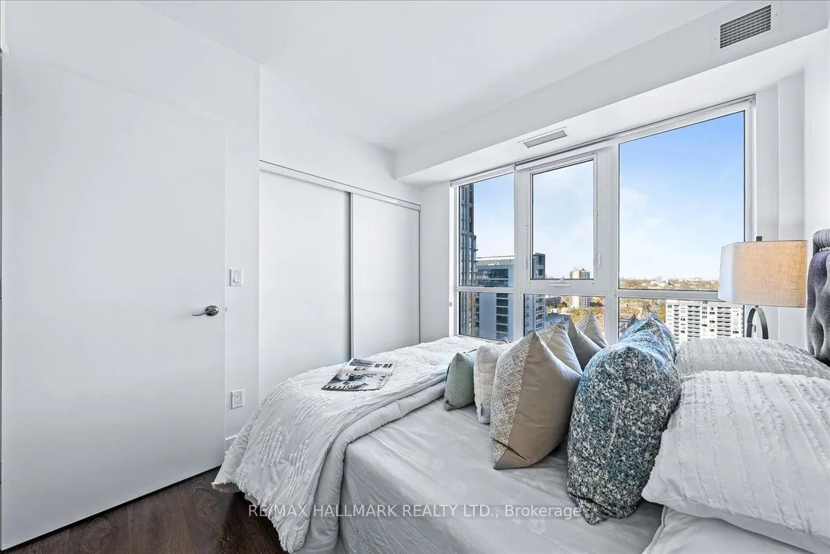 501 St Clair Avenue W, #1811
