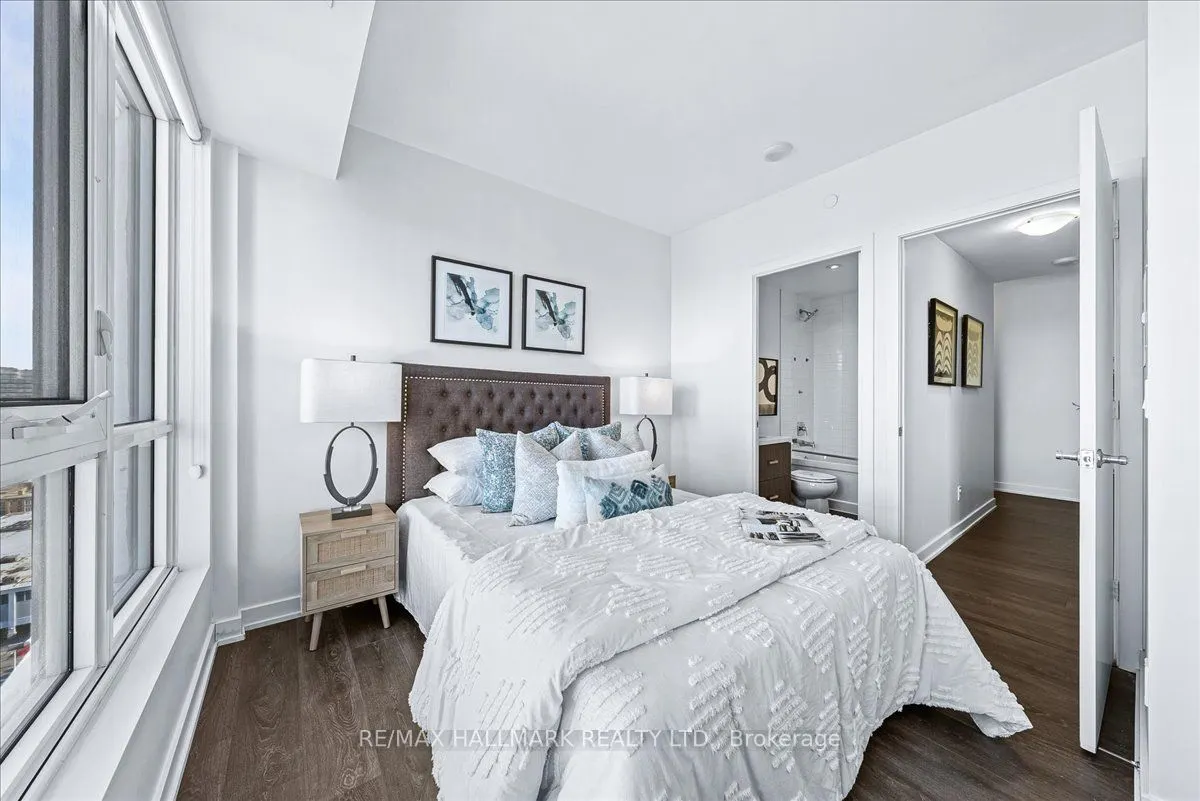 501 St Clair Avenue W, #1811