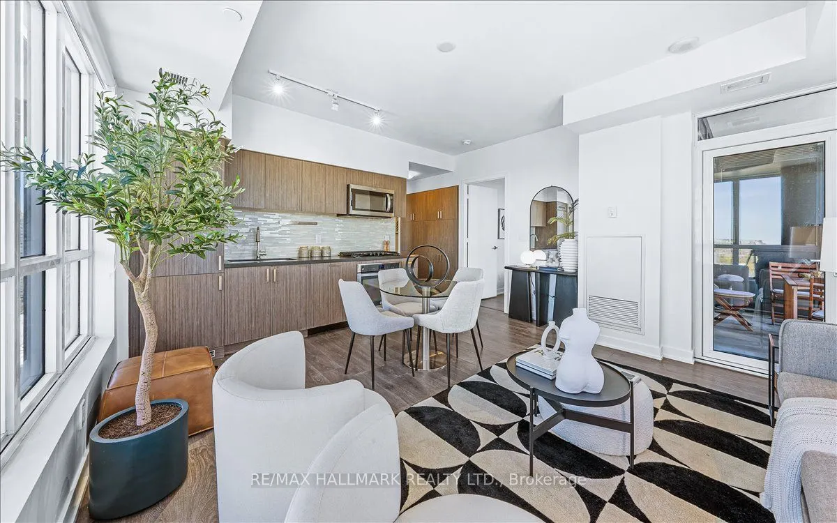 501 St Clair Avenue W, #1811