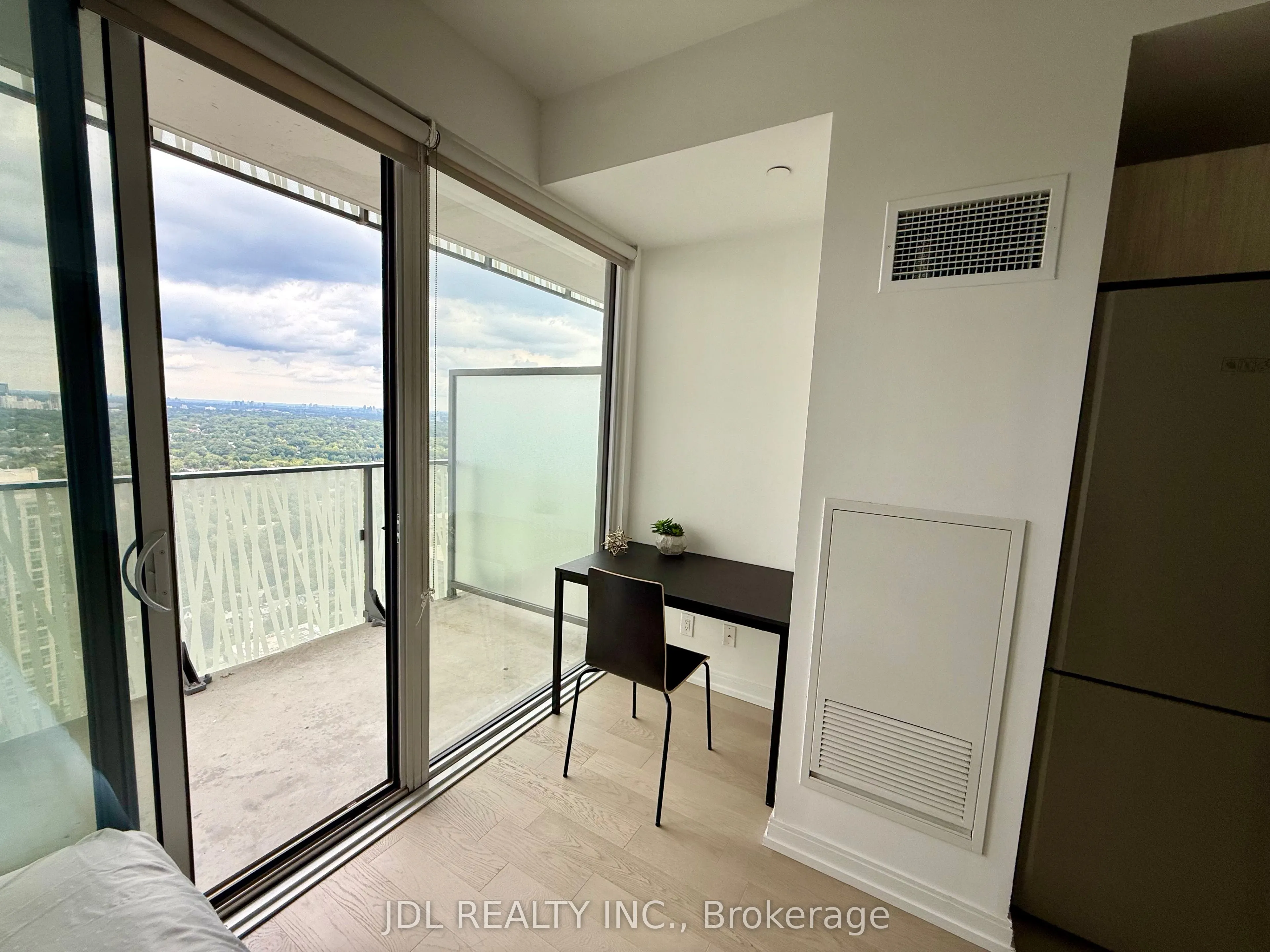 42 Charles Street E, #4107