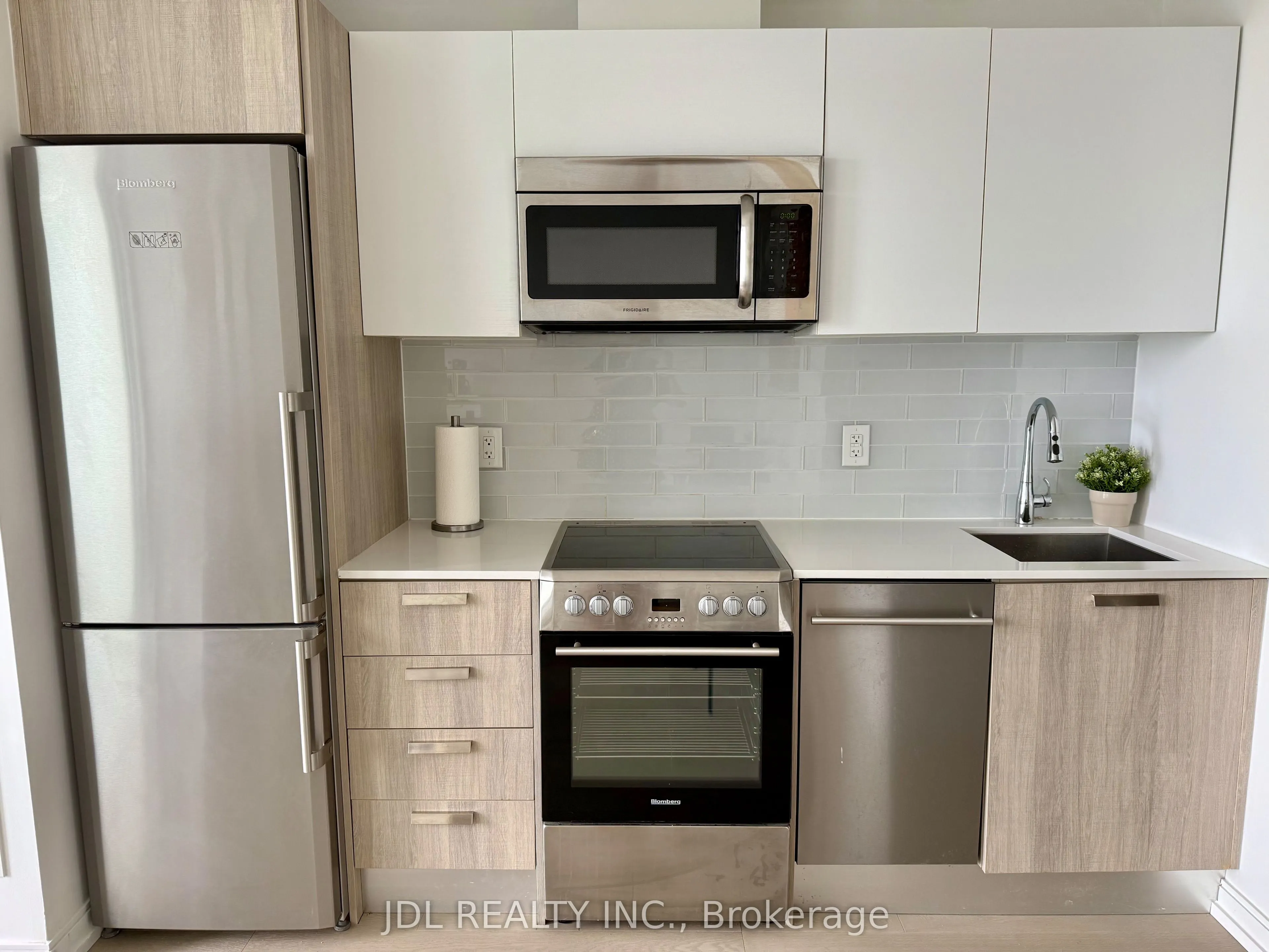 42 Charles Street E, #4107