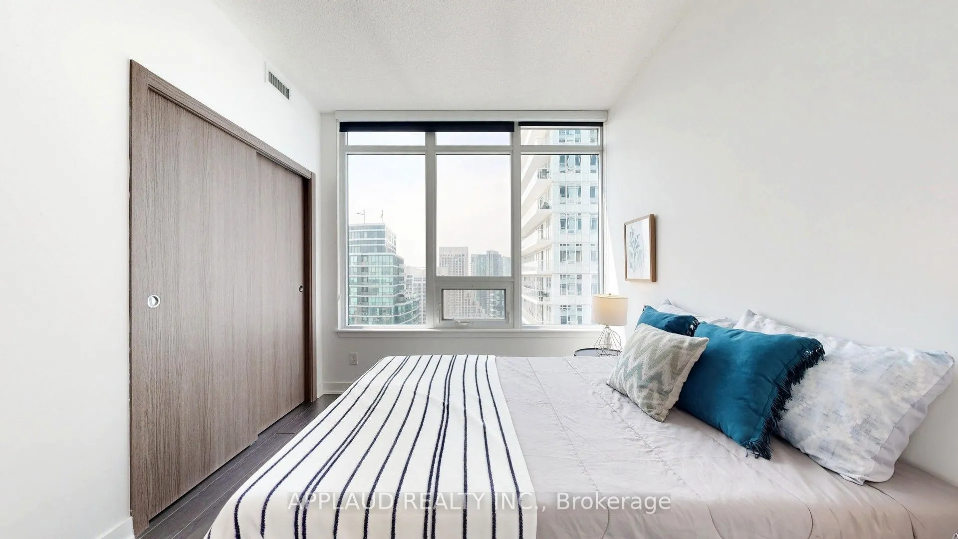 17 Bathurst Street, #3302