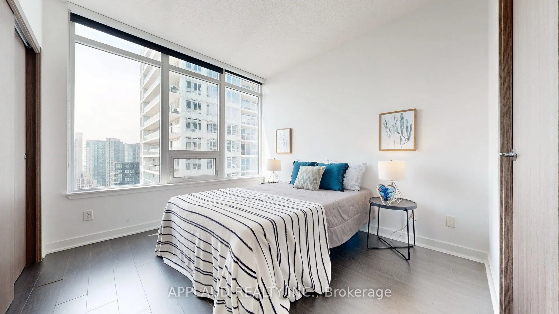 17 Bathurst Street, #3302