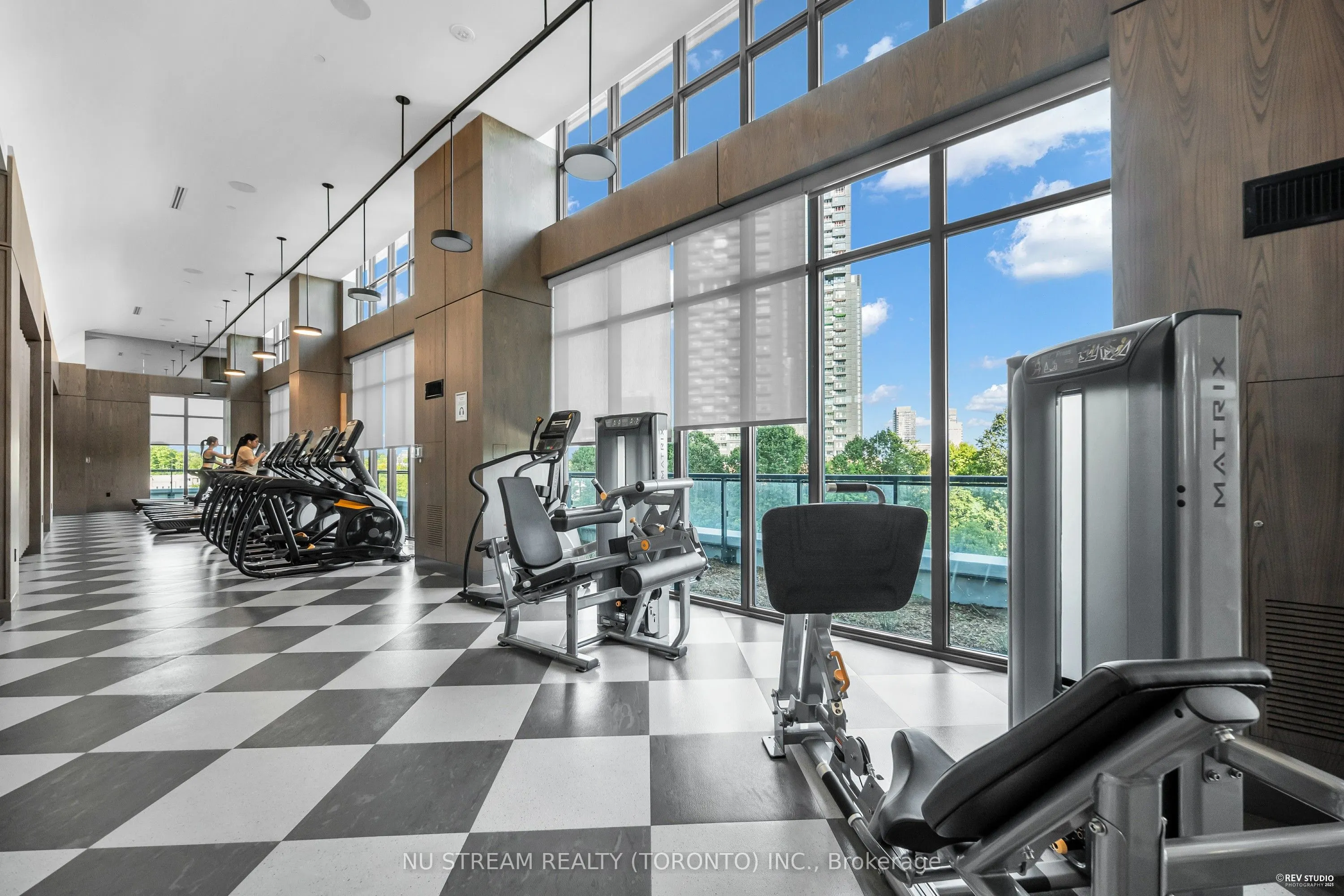 20 Inn On The Park Drive, #330