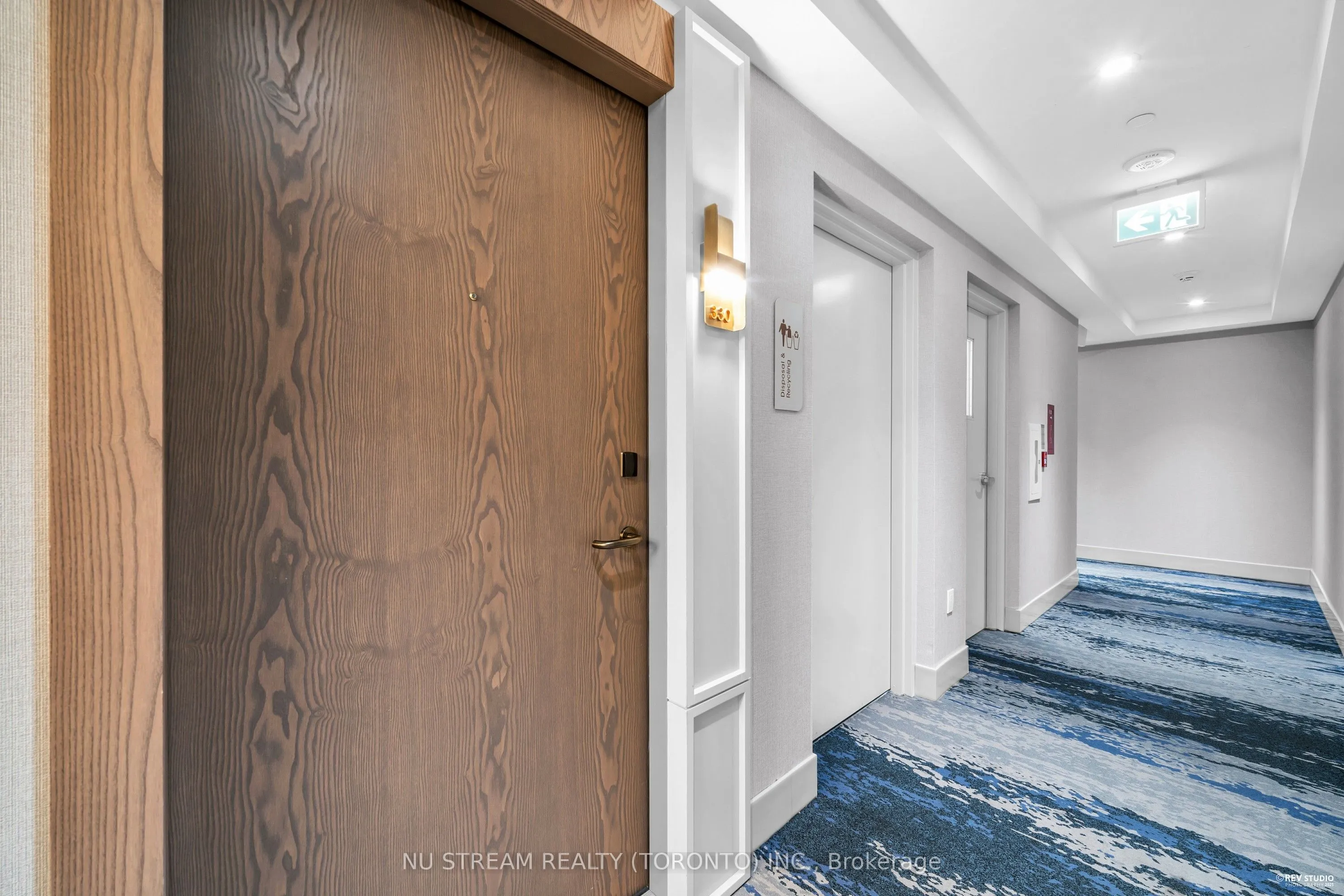 20 Inn On The Park Drive, #330