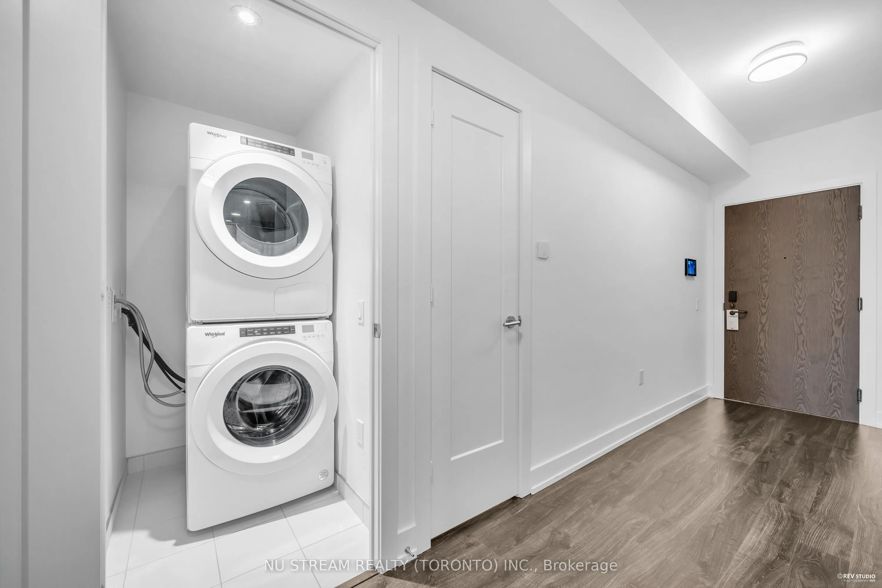 20 Inn On The Park Drive, #330