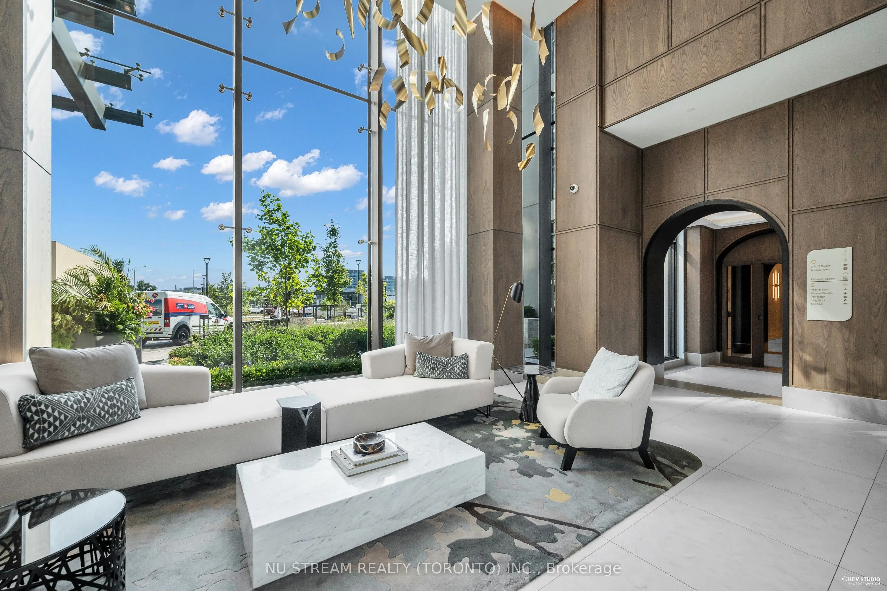 20 Inn On The Park Drive, #330