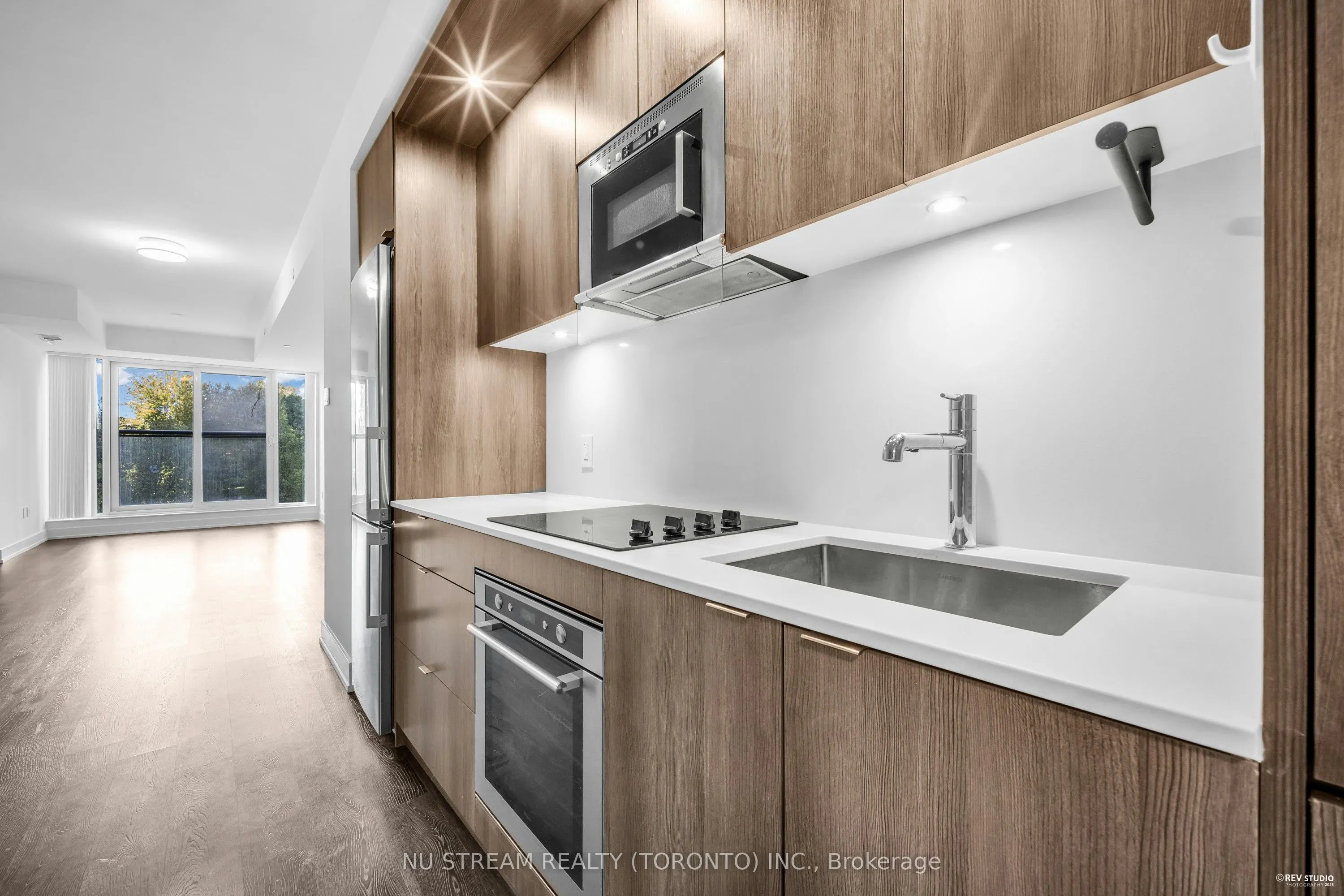 20 Inn On The Park Drive, #330