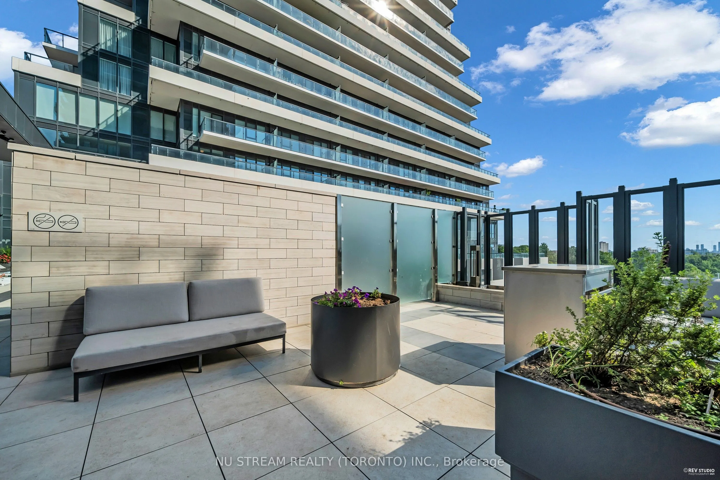 20 Inn On The Park Drive, #330