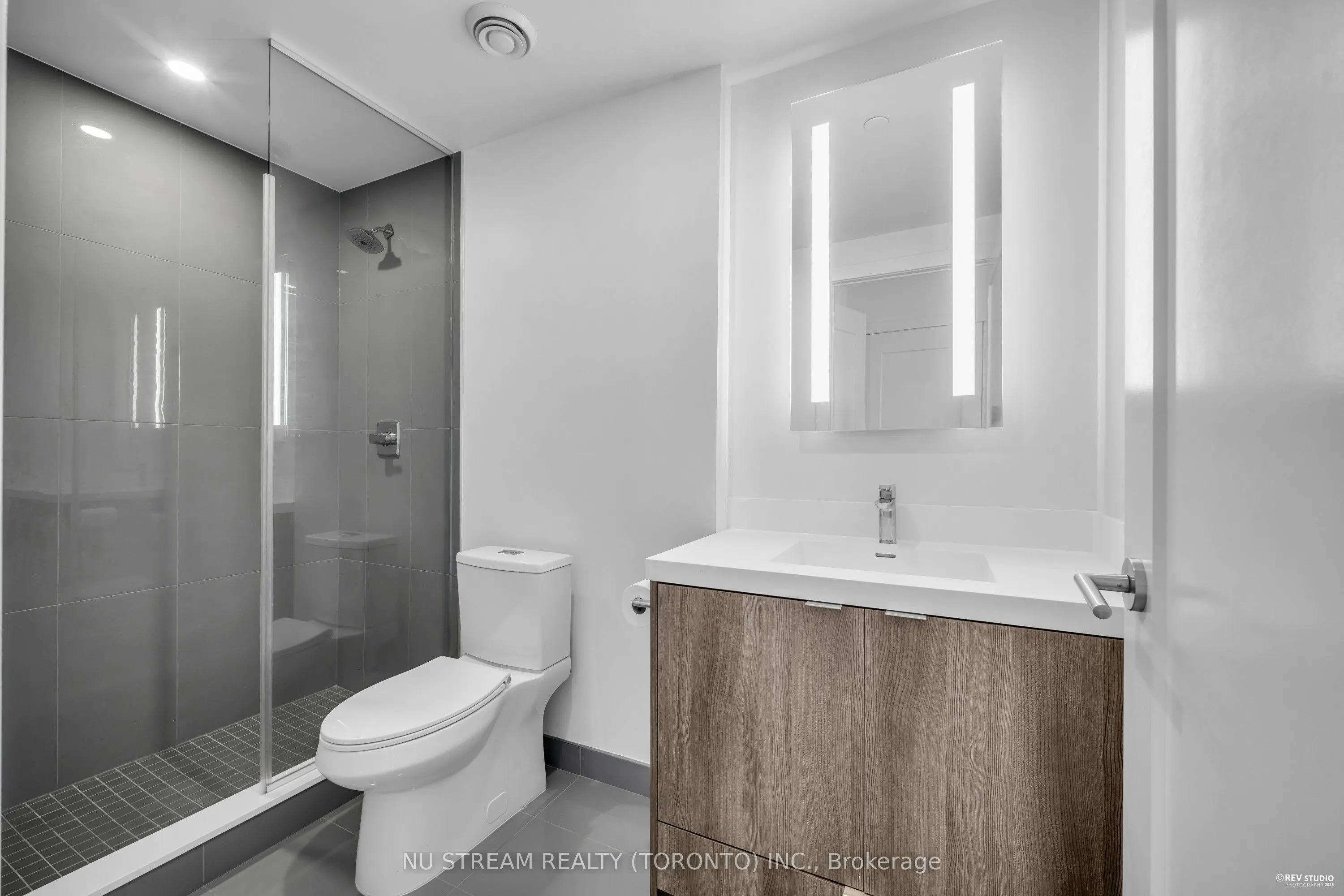 20 Inn On The Park Drive, #330