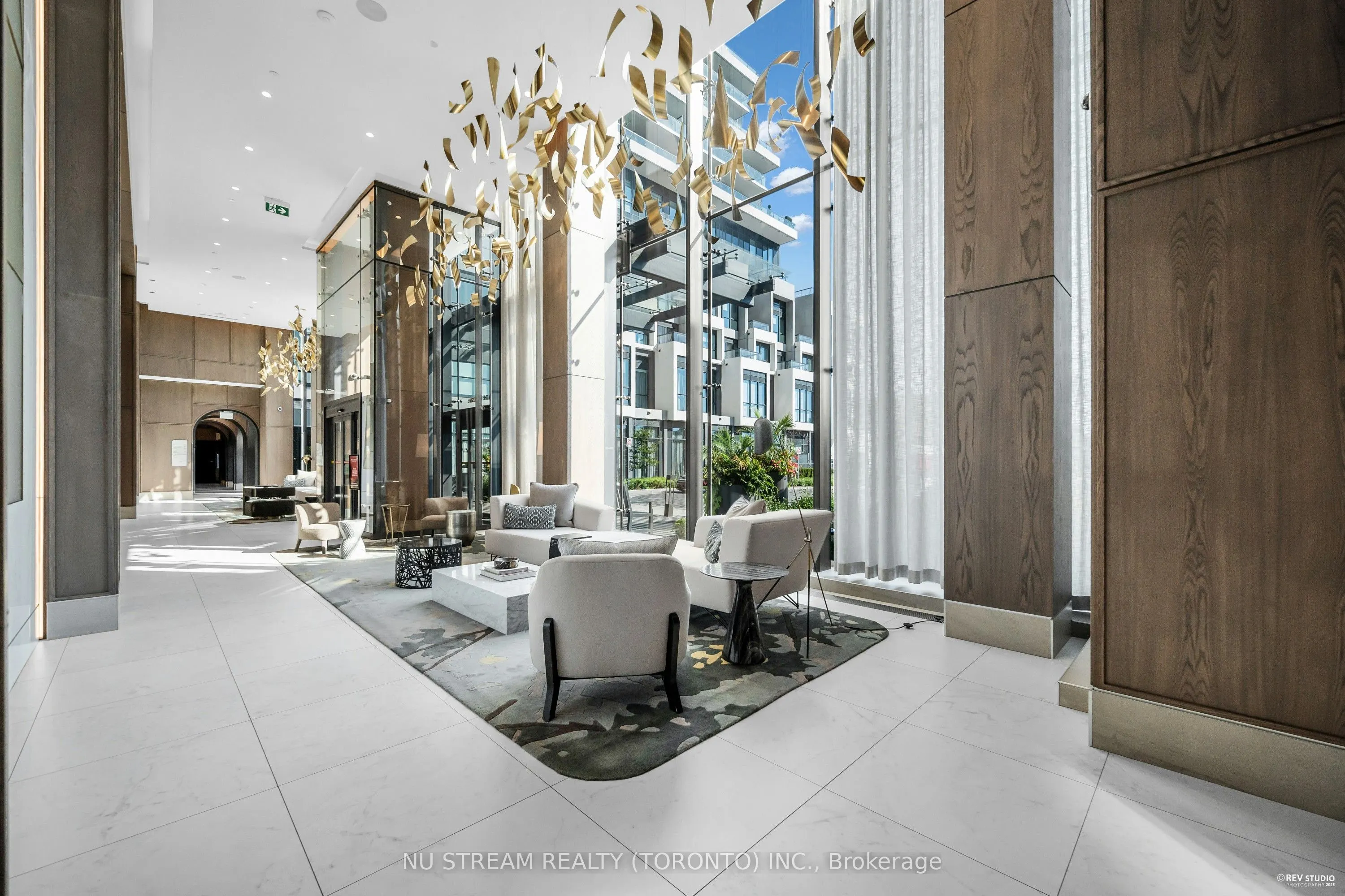 20 Inn On The Park Drive, #330